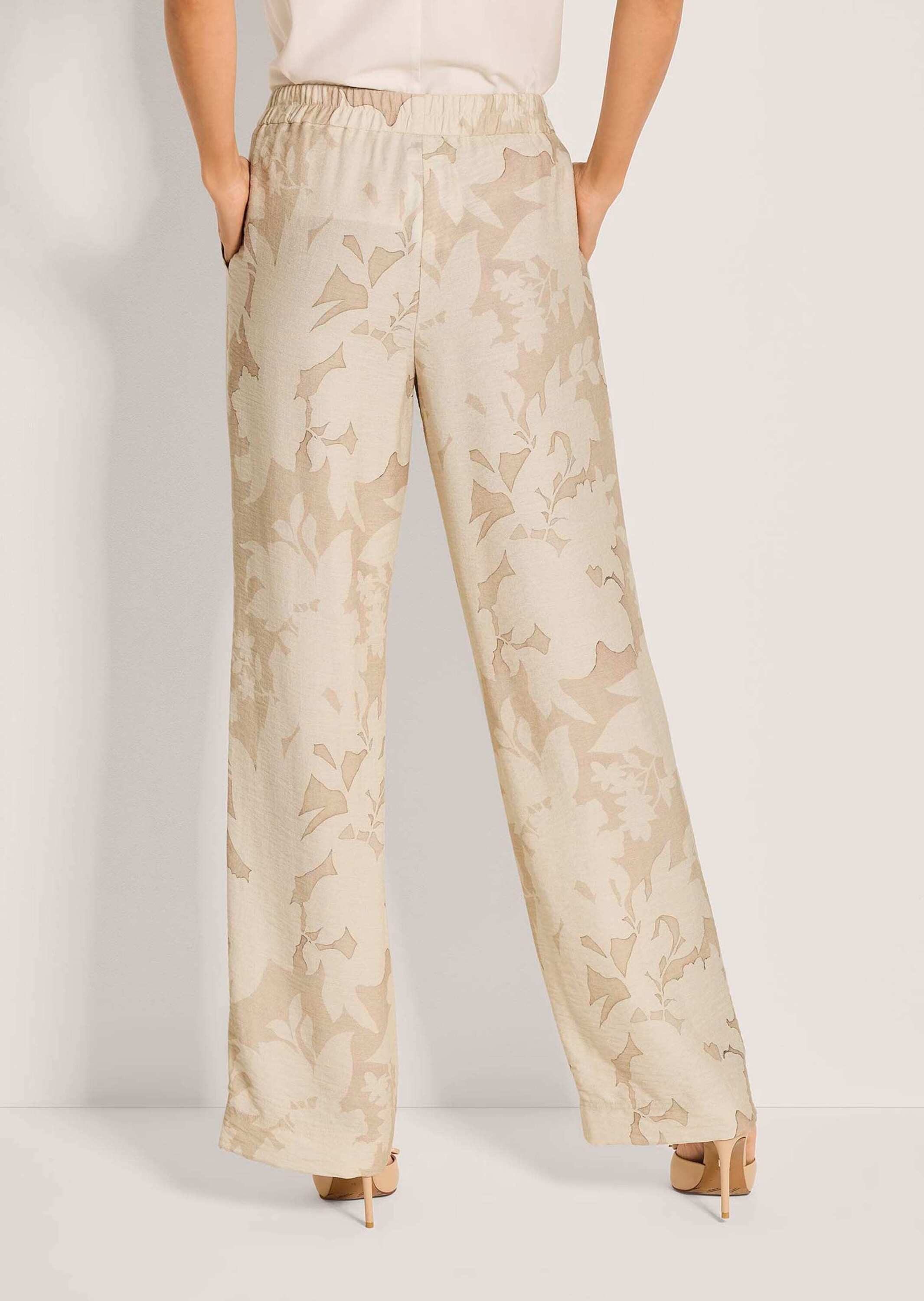 MADELEINE Schlupfhose Sommerliche Schlupfhose mit floralem Design Leichte Viskose mit Schlupfbund, Taschen, Bügelfalten und Knöchellänge