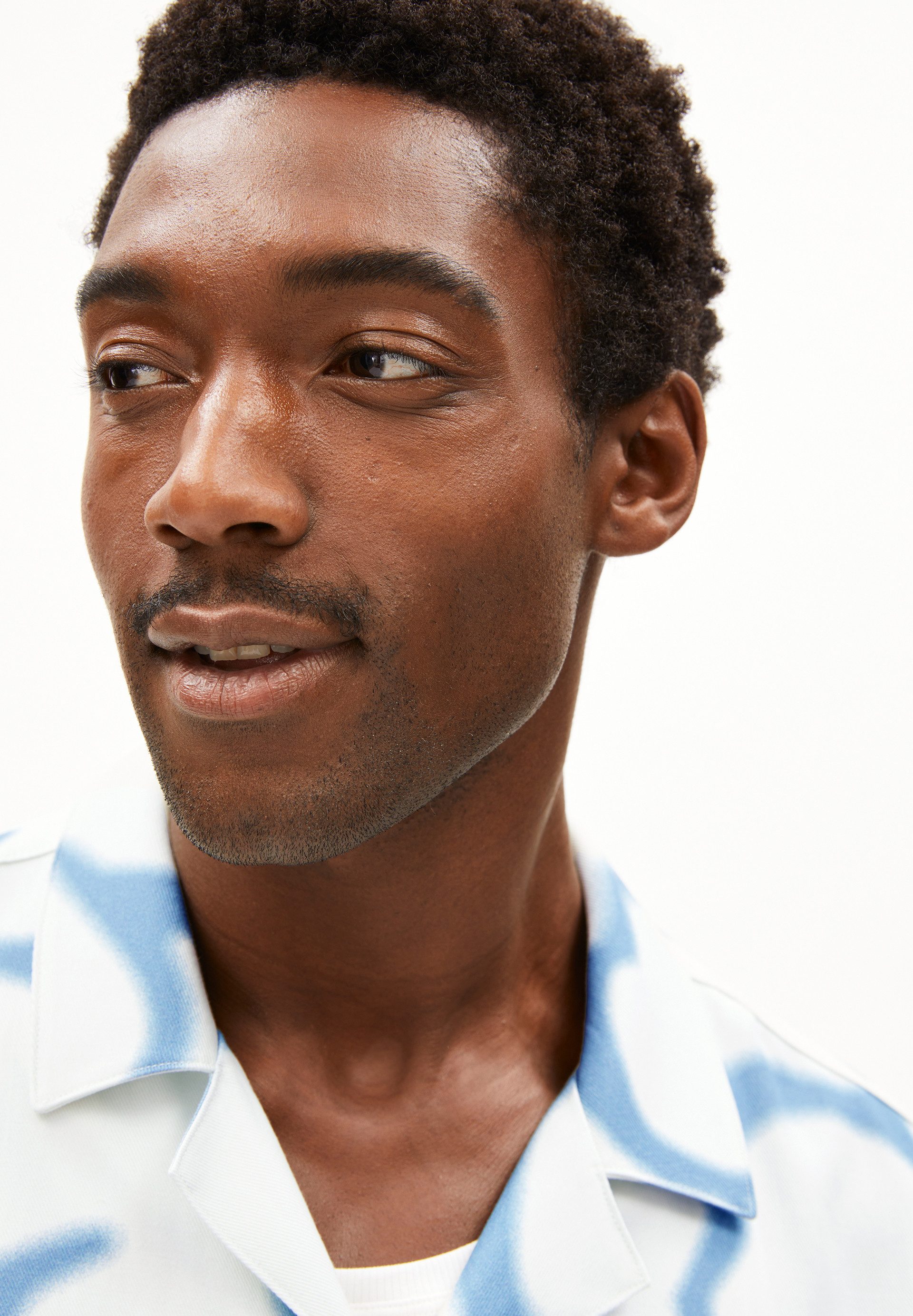 Armedangels Kurzarmhemd LOVAAR CLOVER Hemd aus TENCEL™ Lyocell Mix (1-tlg., Relaxed Fit)