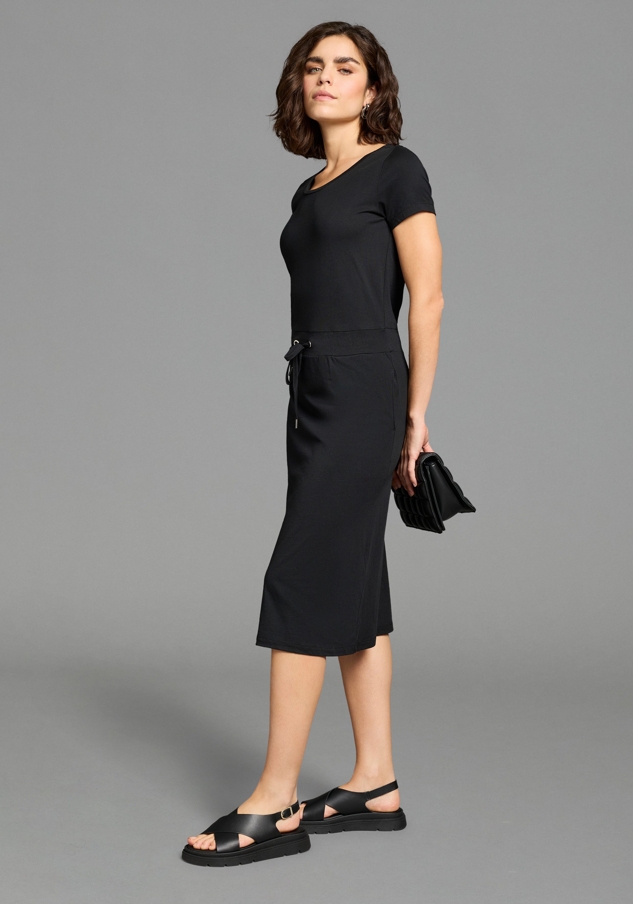 Laura Scott Sommerkleid mit Bindeband aus softem und atmungsaktivem Jersey im Basic-Stil - in unifarben, geblümt oder gestreifter Optik. Reduzierter Preis € 32,99. Unverbindliche Preisempfehlung € 39,99, (€ 32,99 pro 1 Stk)