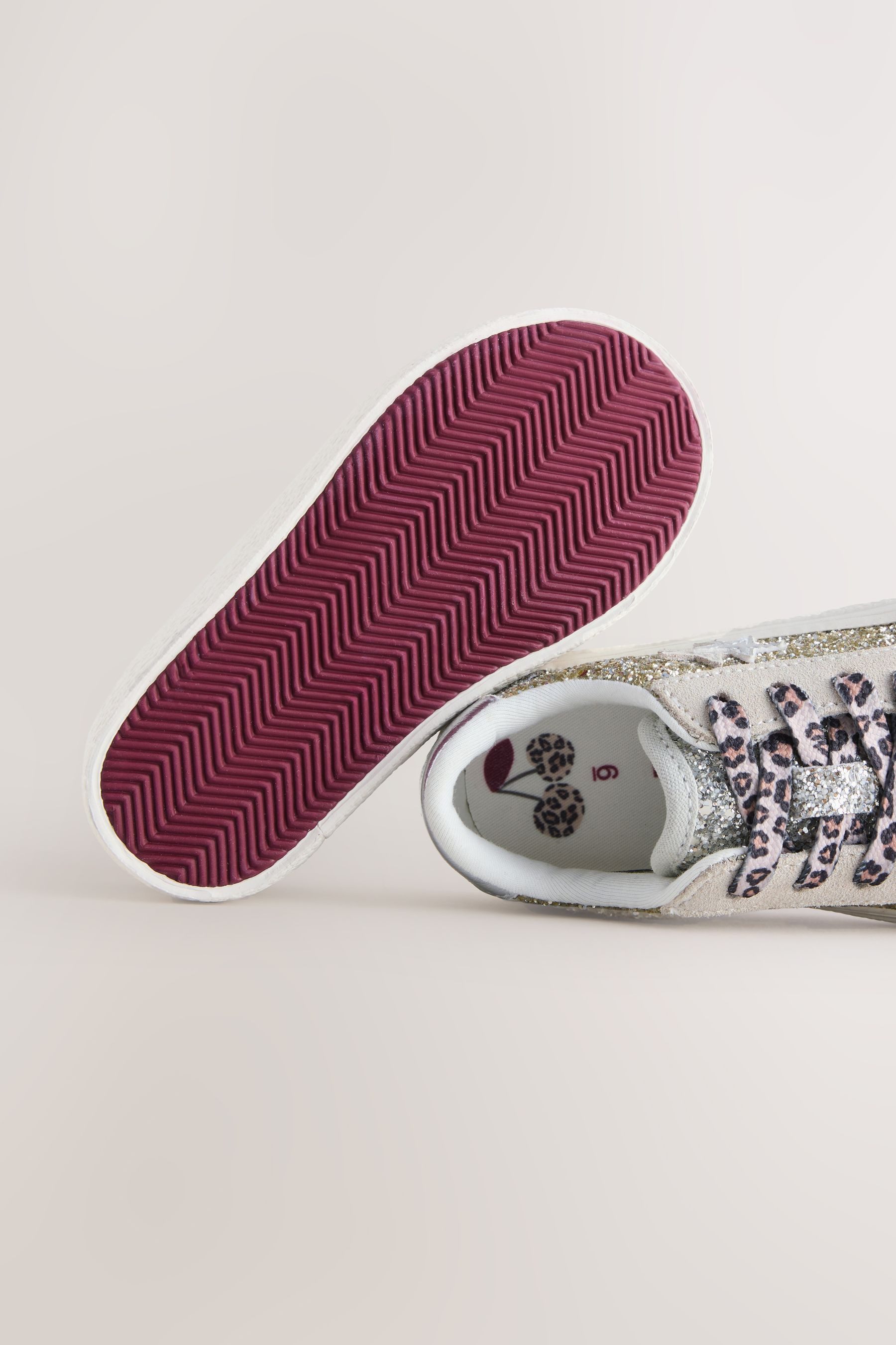 Next Schnürsneaker mit Glitzersternen Sneaker (1-tlg)