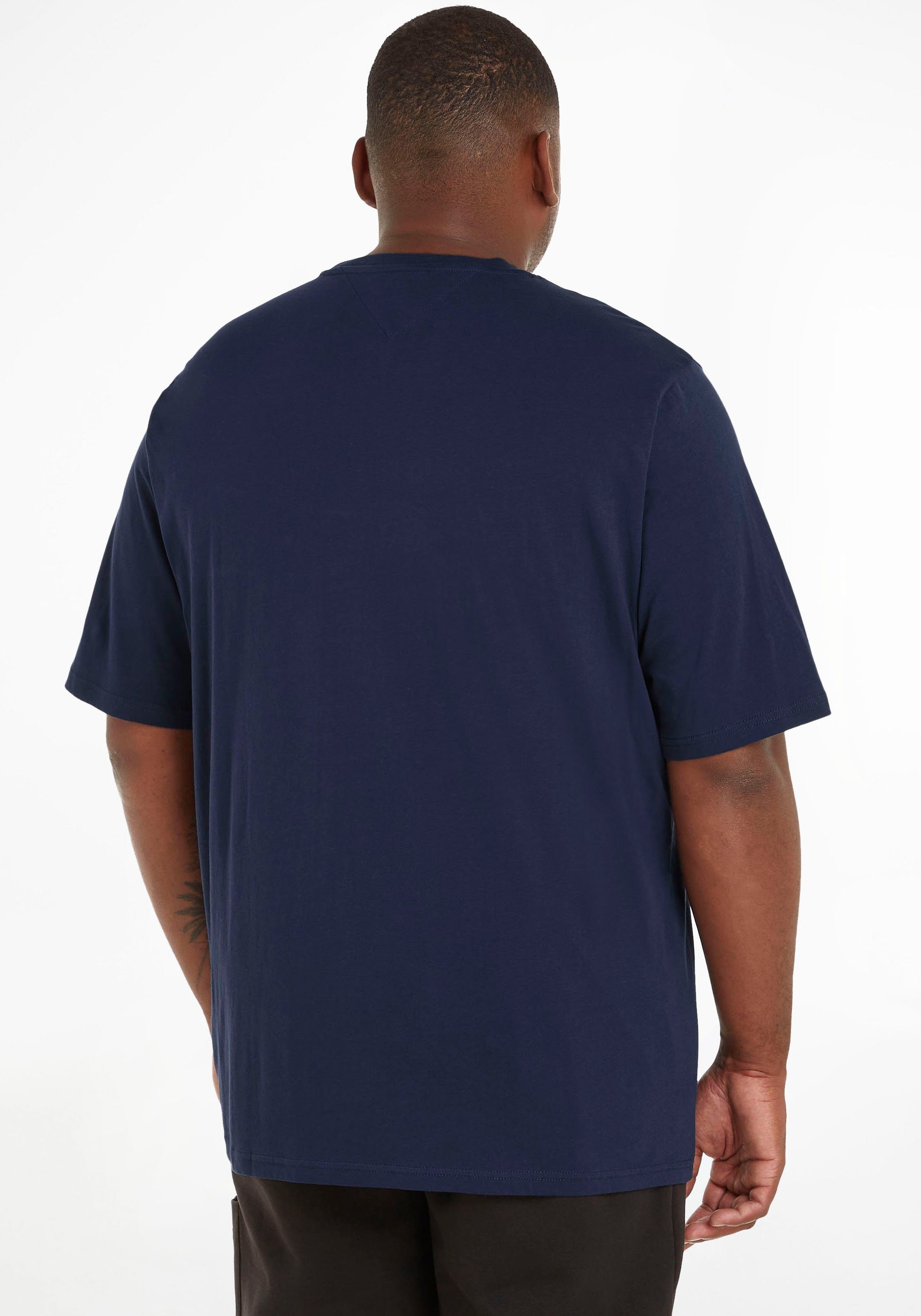 PLUS der mit Plus Brust TJ Tommy Navy T-Shirt TJM Logoprint Jeans auf ESSENTIAL Twilight TEE