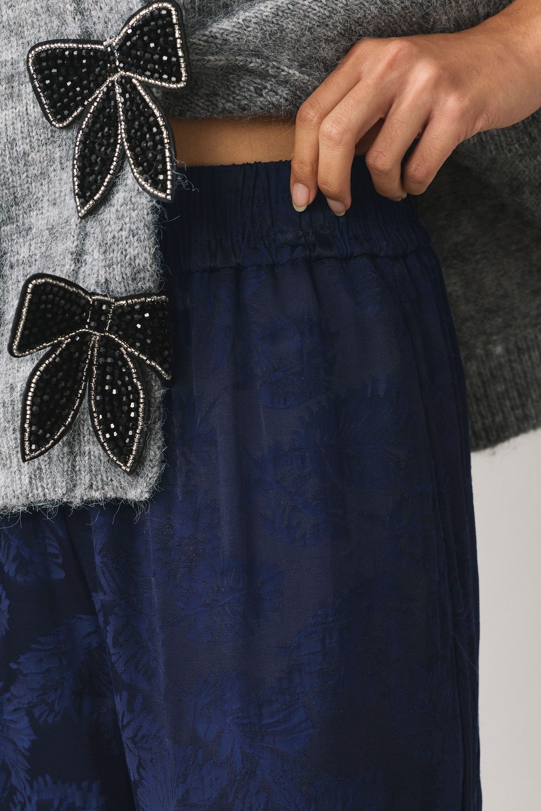 Next Palazzohose Satin-Jacquardhose mit weitem Beinschnitt (1-tlg)