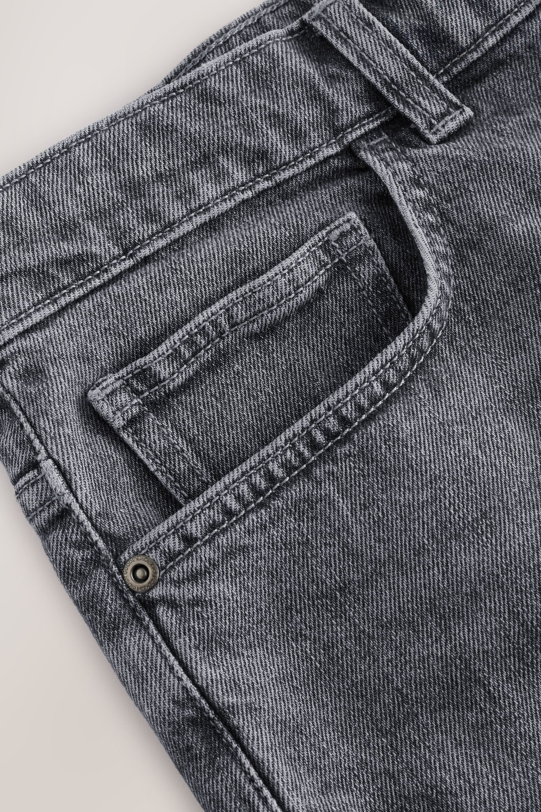 Next Jeansshorts Jeansshorts mit Stretch im Slim Fit (1-tlg)