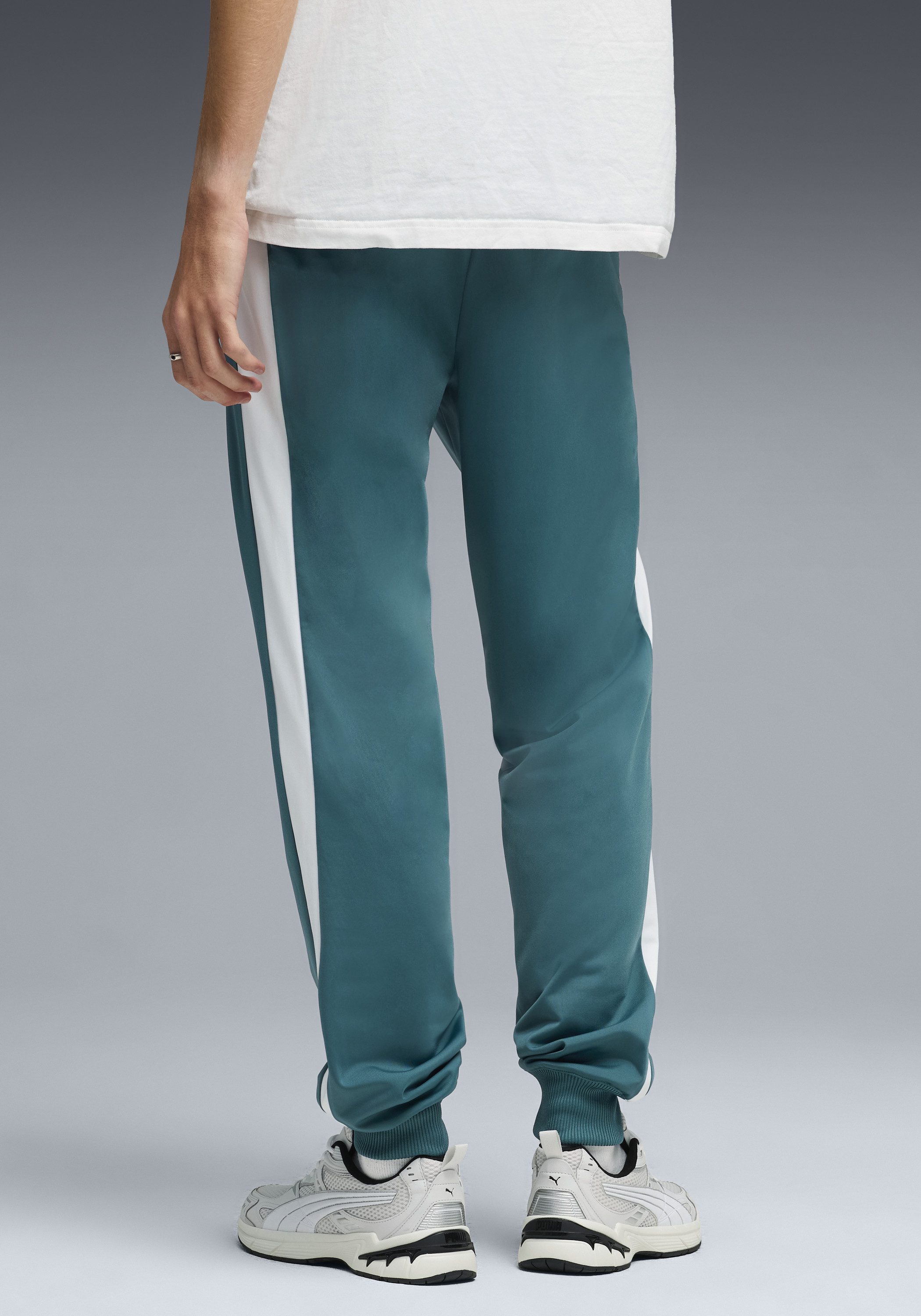 PUMA Trainingshose T7 FOUNDATION CL POLY KNITTED PANTS mit Eingrifftaschen, Regular Fit, sportlicher Stil