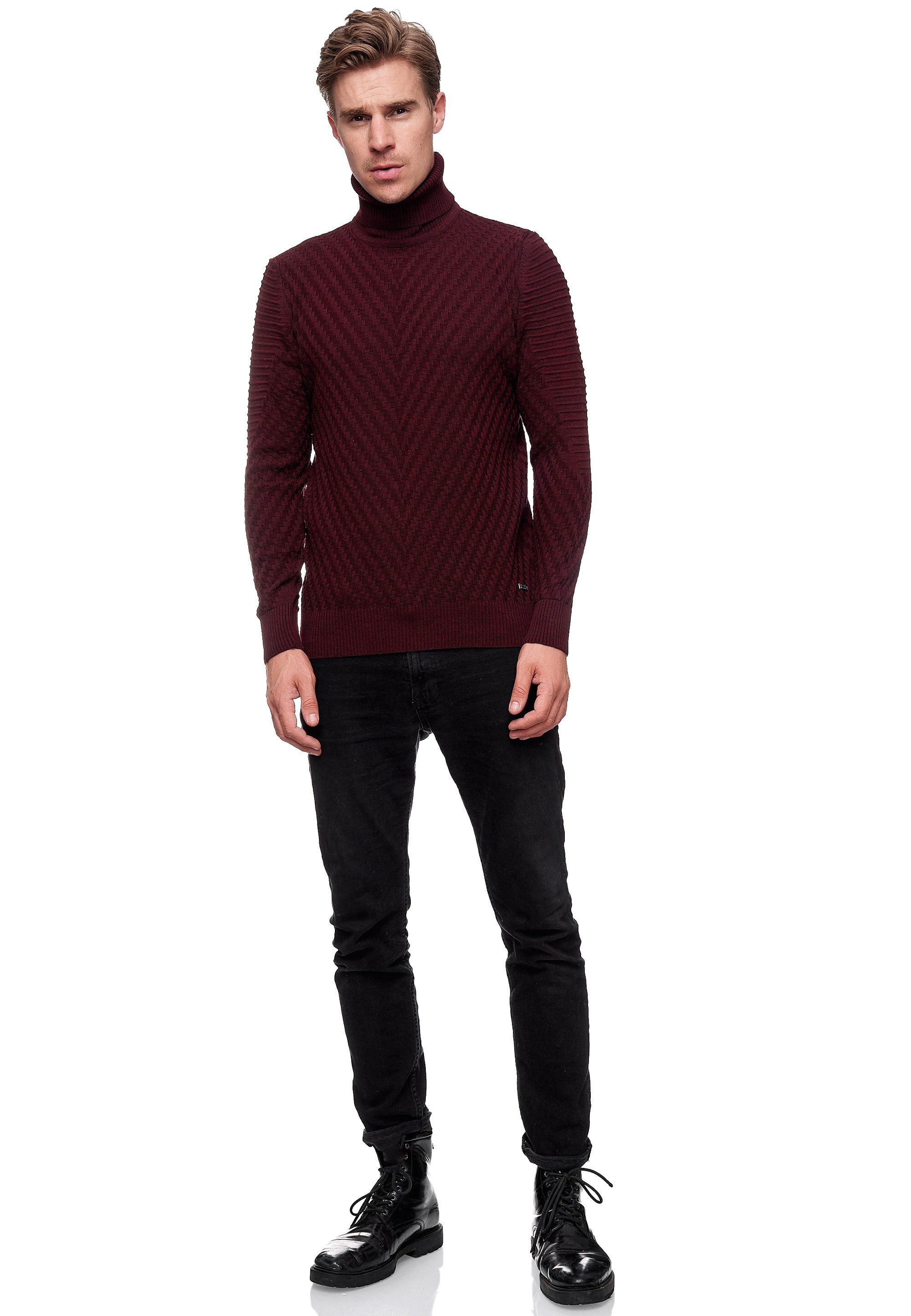 Rusty Neal Rollkragenpullover in stilvollem Feinstrick