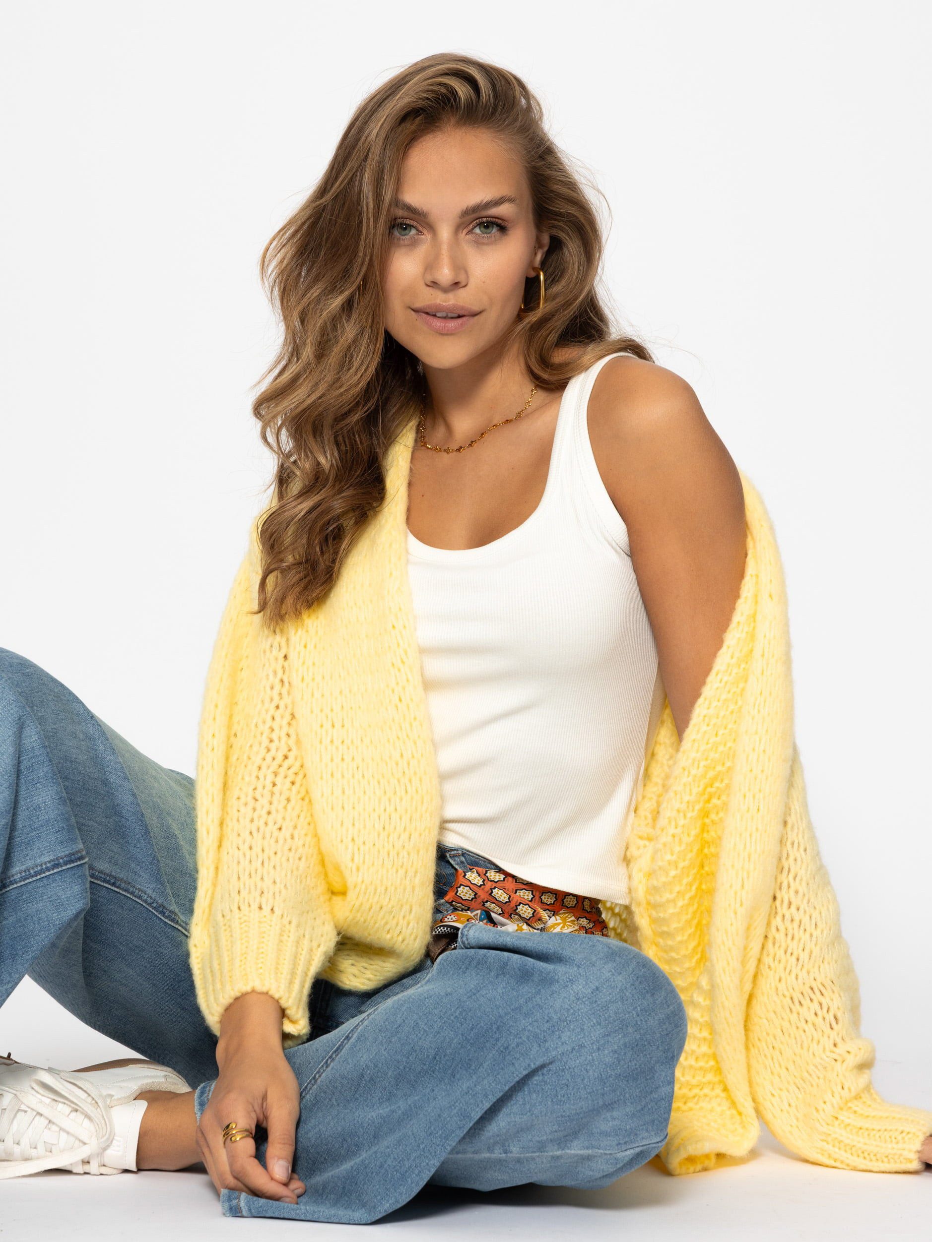 SASSYCLASSY Cardigan Oversize Cardigan aus Strick Damen Strickcardigan im oversized Fit mit Rippbündchen – Bild 5 von 5
