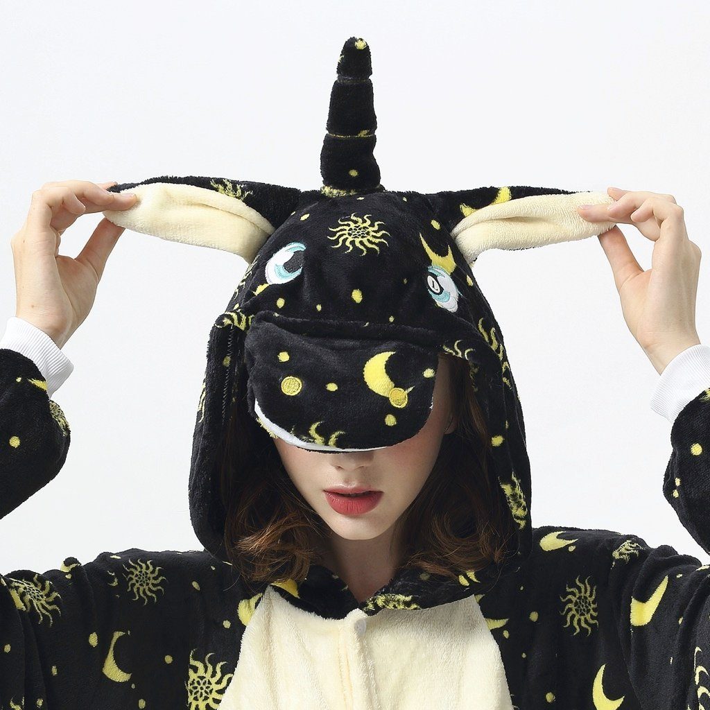 Katara Partyanzug Einhörner Jumpsuit Onesie Erwachsenen Kostüm S-XL, Karneval, Kigurumi - Einhorn Schwarz-Gelb Sterne S (145-155cm)