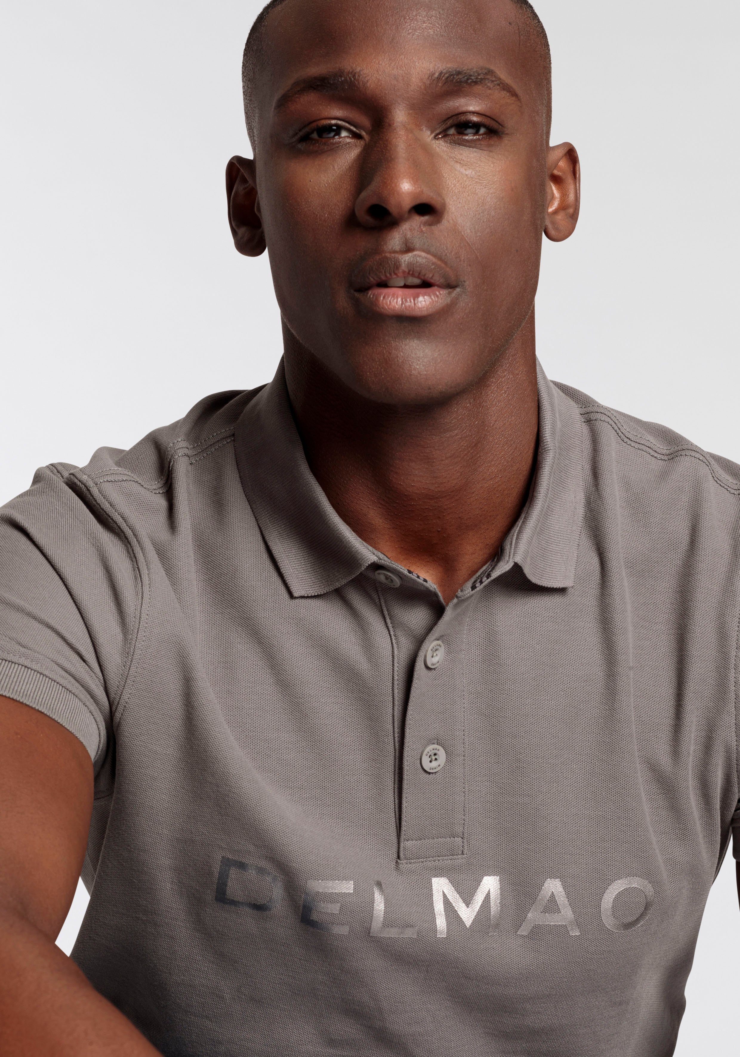 DELMAO Poloshirt Kurzarm, mit Rippbündchen, mit Print, Polokragen, aus Baumwolle