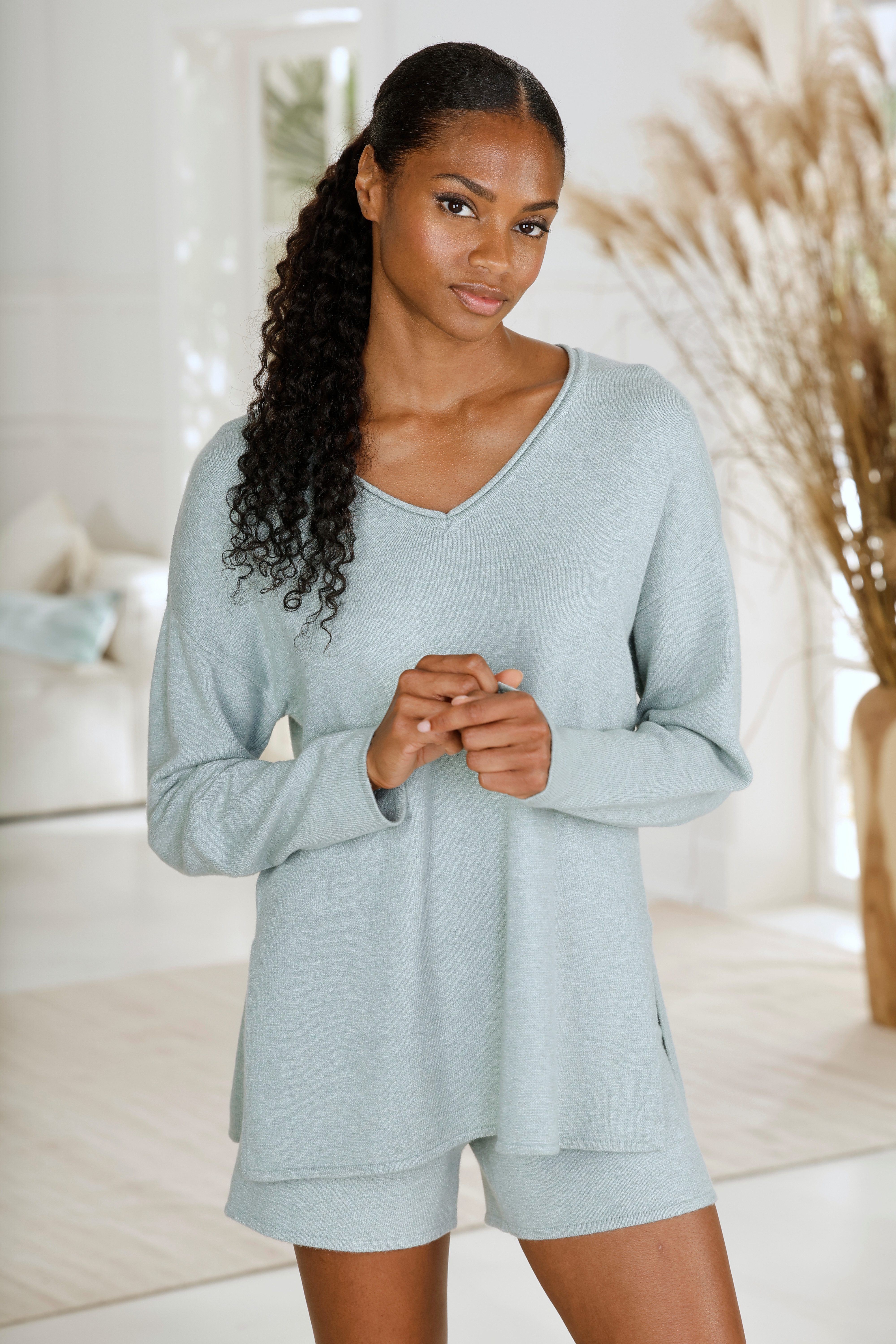 LASCANA Strickpullover lässiger Loungepullover mit seitlichen Schlitz, Loungewear