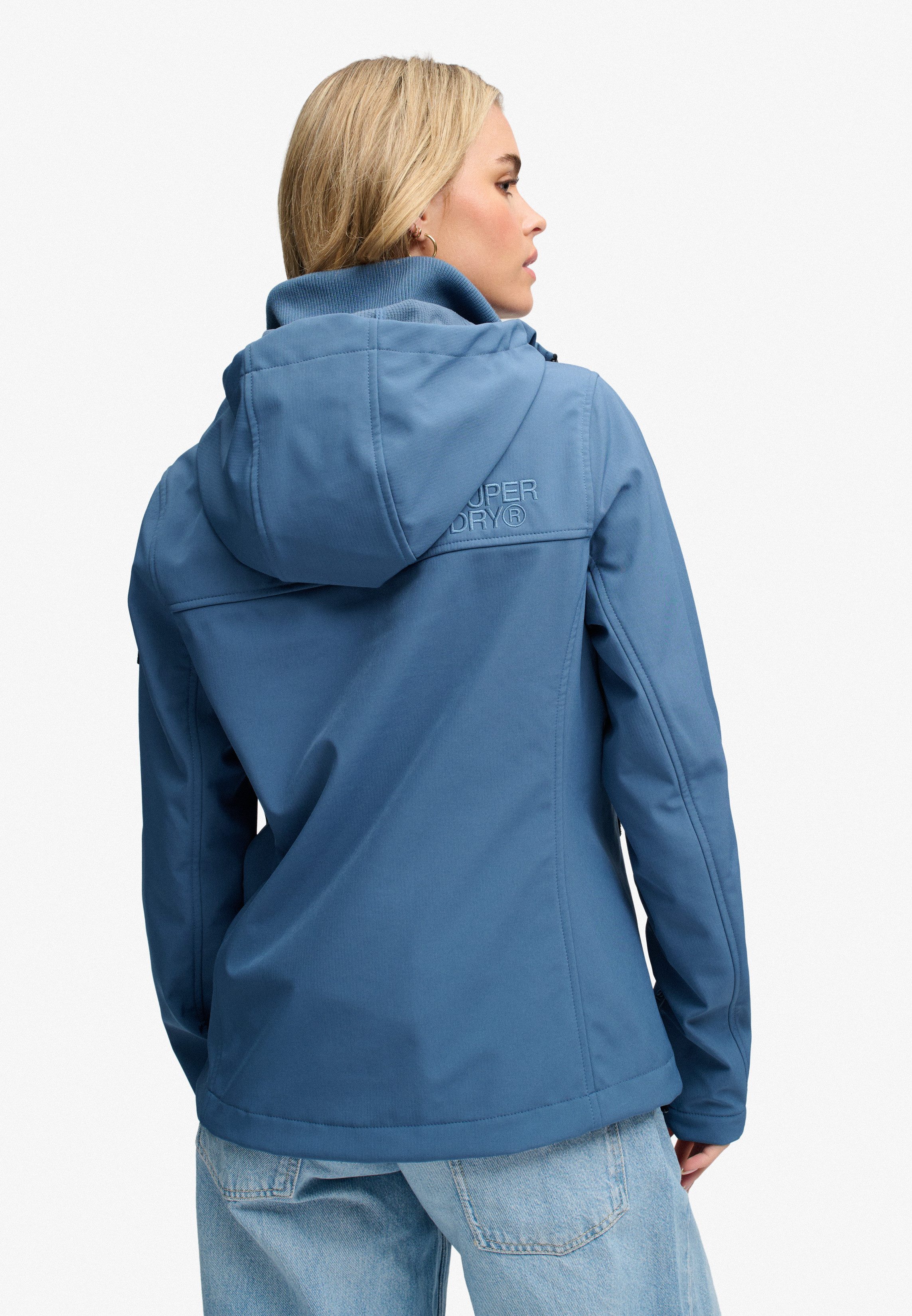 Superdry Outdoorjacke HOODED CLASSIC TREKKER JACKET mit Materialmix aus Polyester und Elasthan, Slim Fit