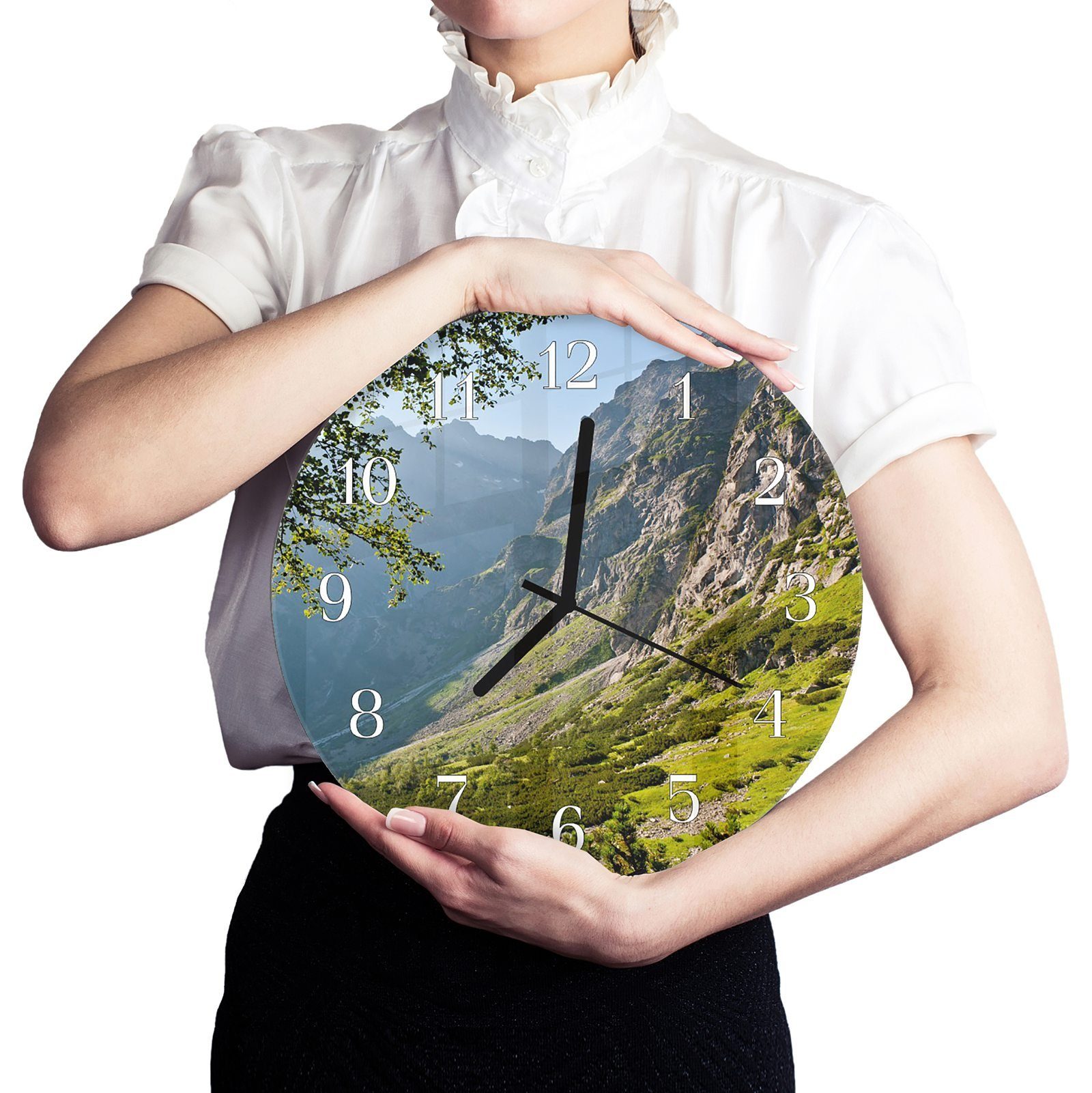 Primedeco und Durchmesser mit Berglandschaft mit Wanduhr Grüne aus 30 Glas Quarzuhrwerk Wanduhr cm Motiv Rund -