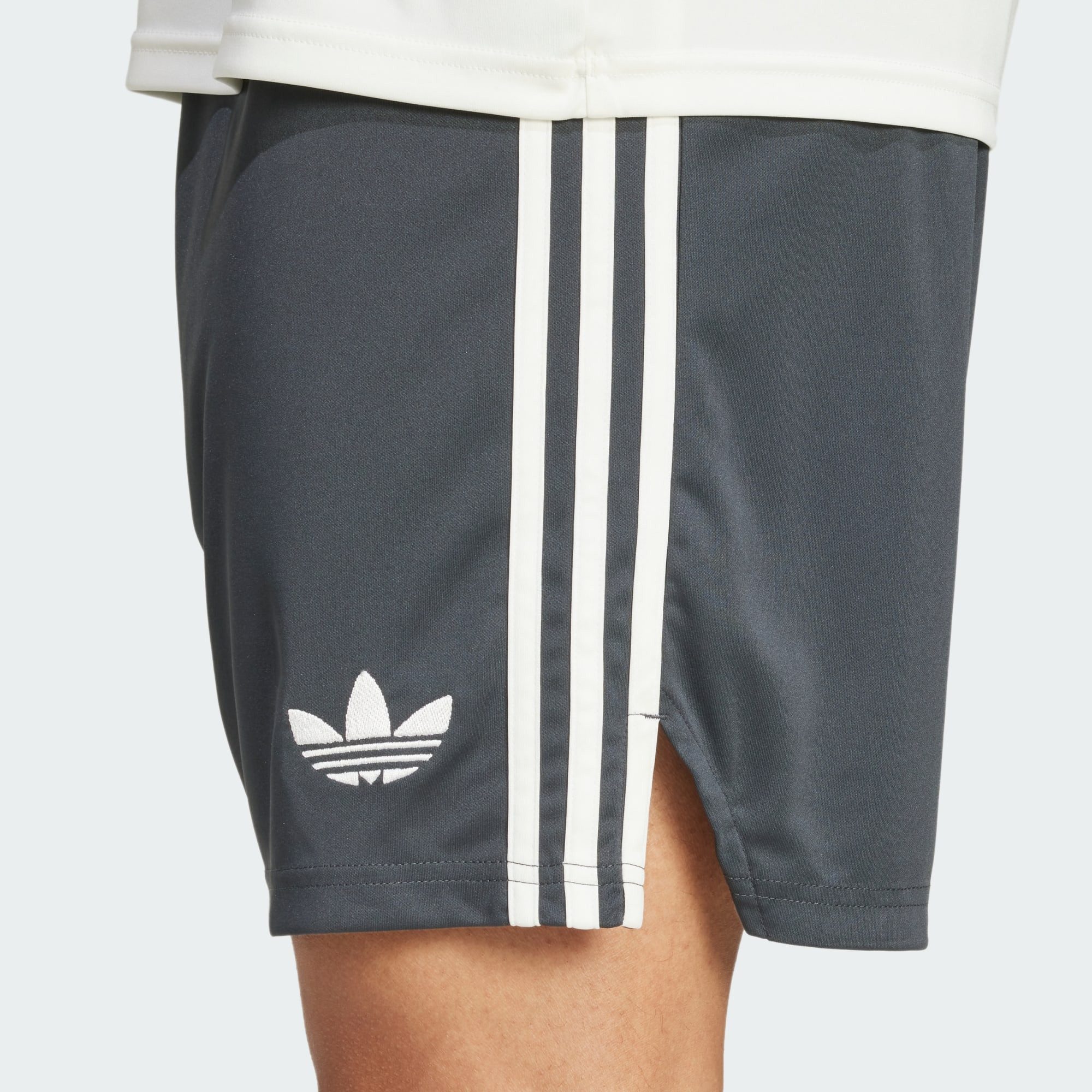 adidas Performance Sporthose MANCHESTER UNITED 24/25 AUSWEICHSHORTS (1-tlg)