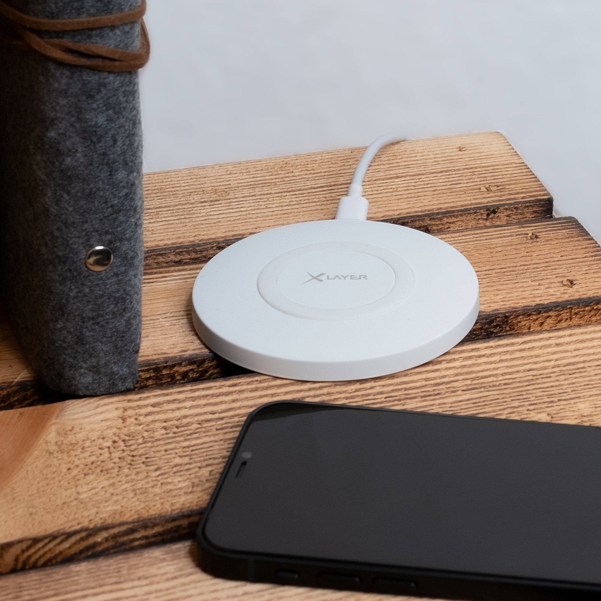 XLAYER Ladegerät XLayer Wireless Charging Pad Basic 10W Qi-zertifiziert White Wireless Charger