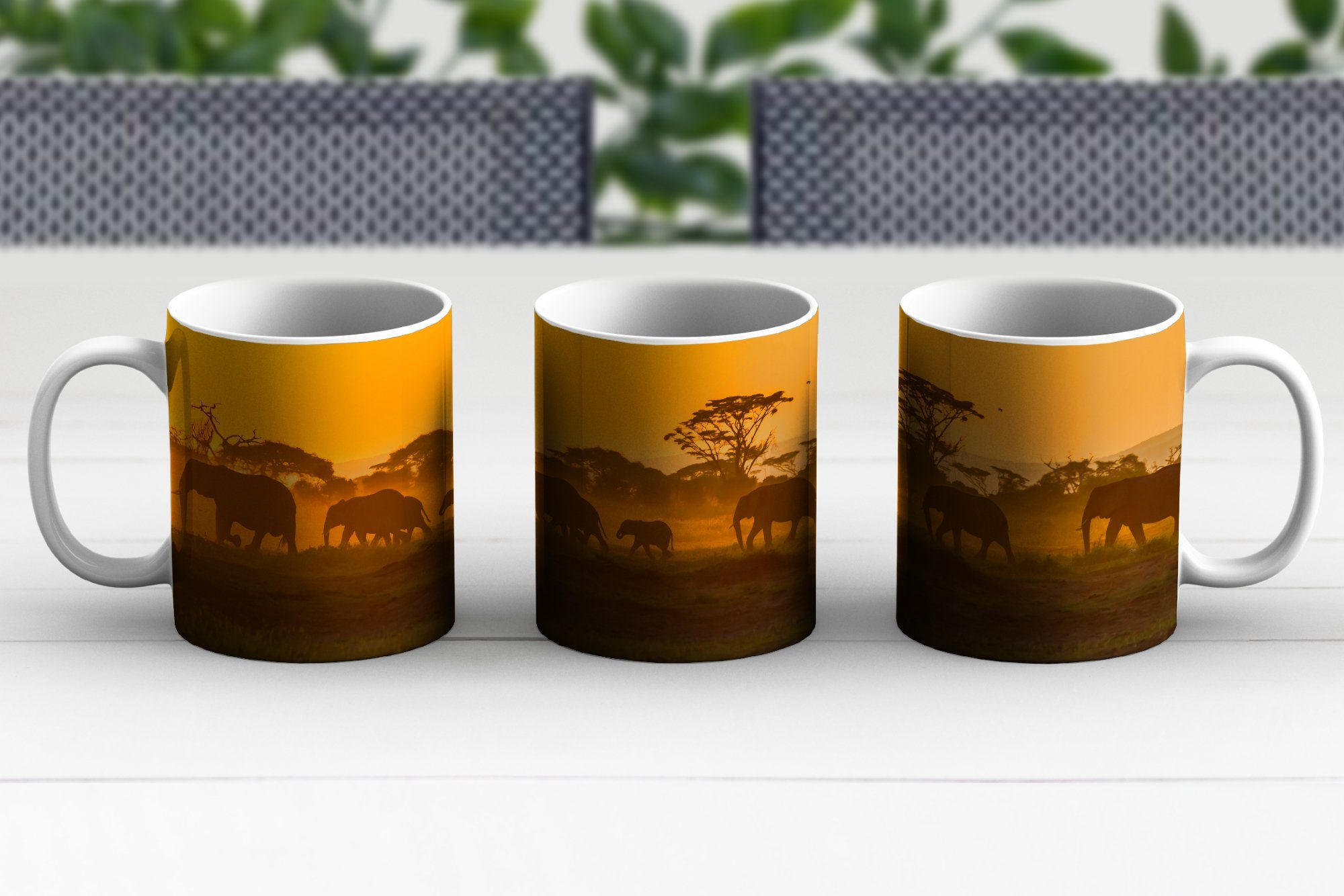 Becher, Keramik, Teetasse, Sonnenaufgang, MuchoWow Kaffeetassen, Tasse Teetasse, Elefantenherde Geschenk bei