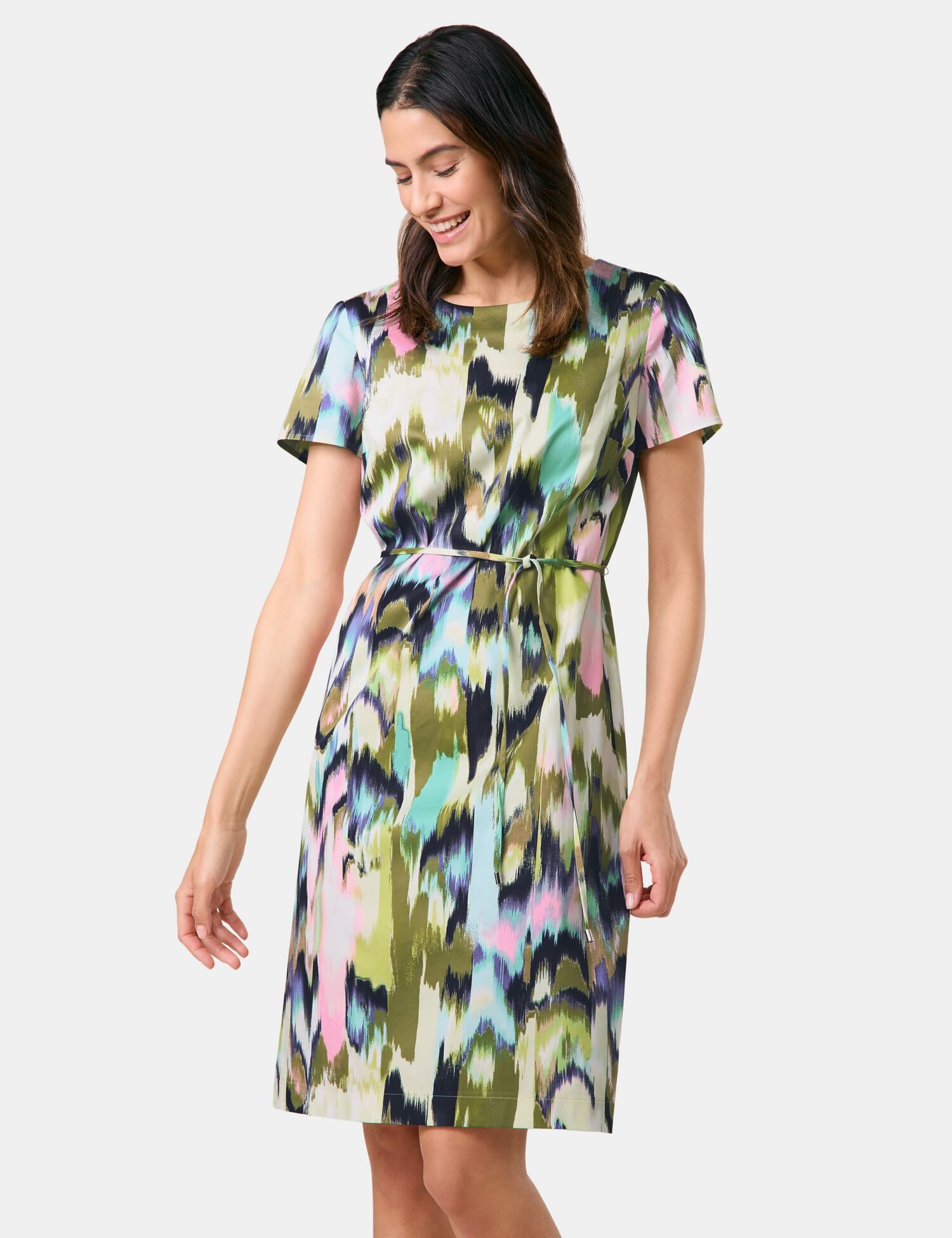 GERRY WEBER A-Linien-Kleid Leicht tailliertes Kleid mit Allover-Dessin