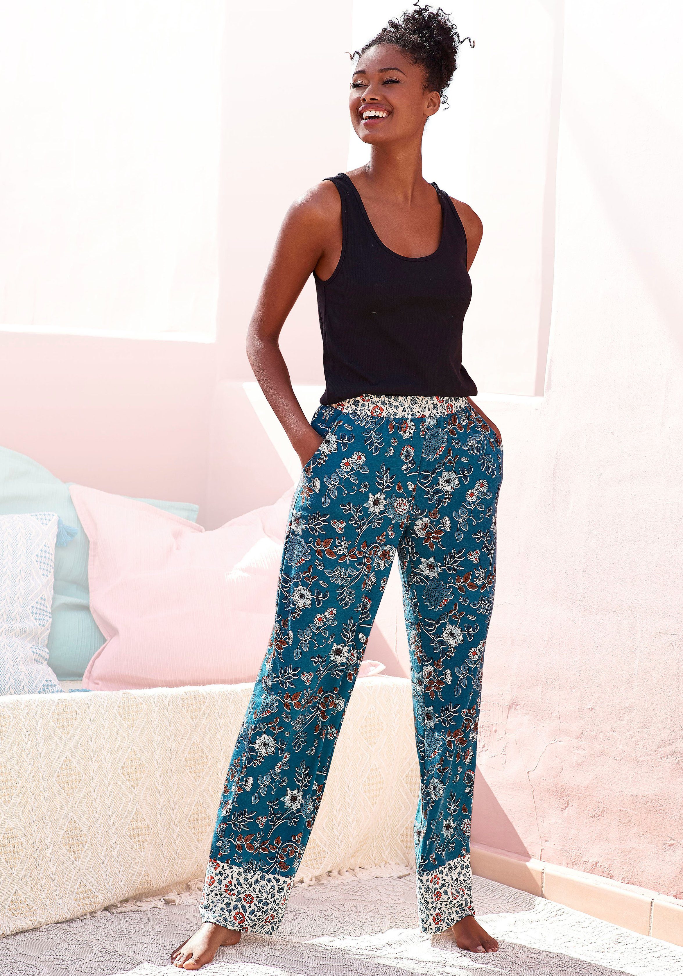 LASCANA Schlafhose (1-teilig) im Blumen Allover-Druck