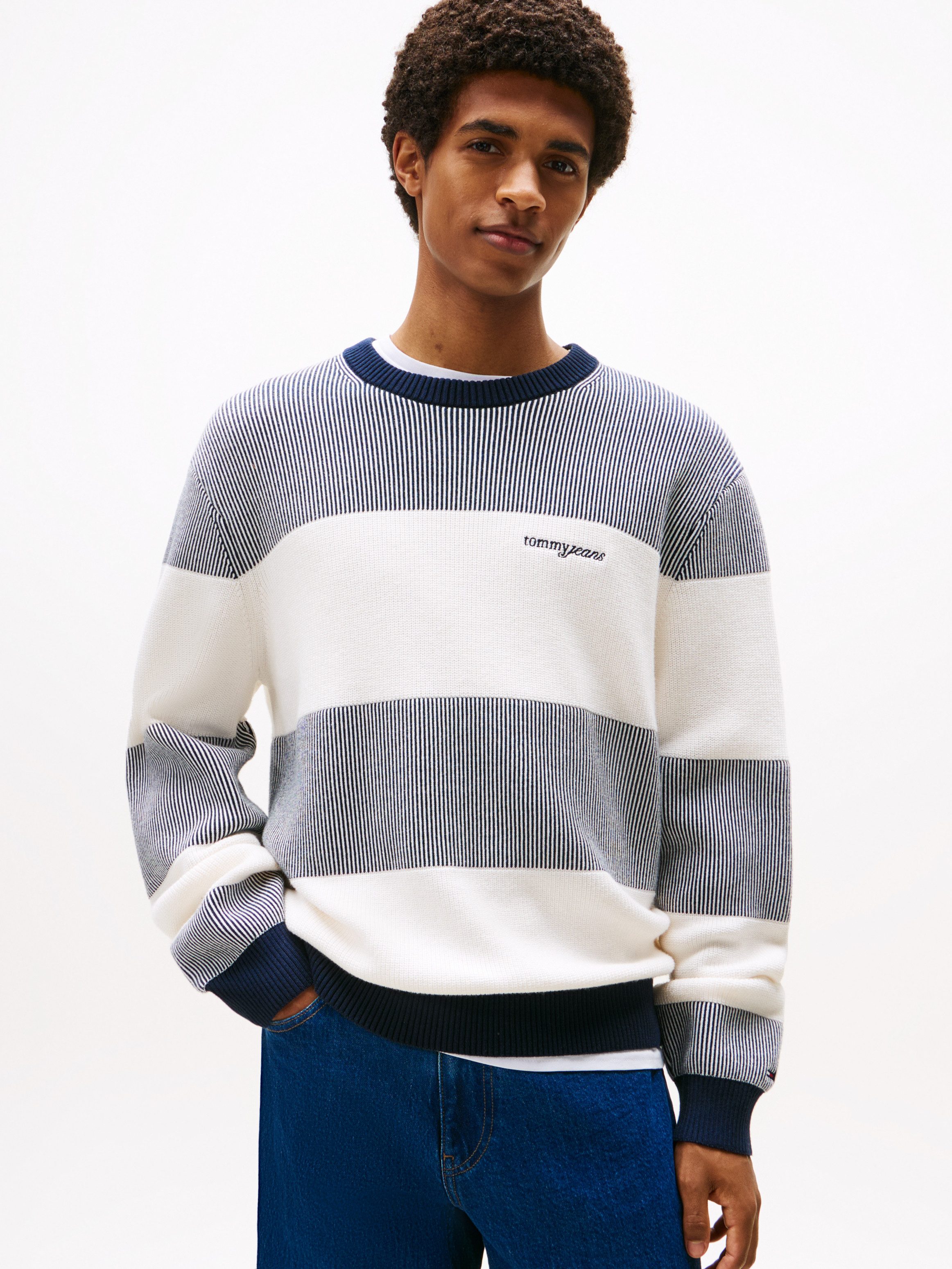 Tommy Jeans Sweatshirt SCRIPT SWEAT Regular fit mit Rundhalsausschnitt