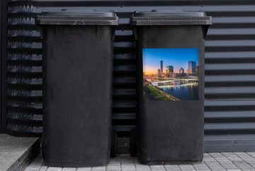 MuchoWow Wandsticker Brisbane nach einem farbenprächtigen Sonnenuntergang in Australien (1 St), Mülleimer-aufkleber, Mülltonne, Sticker, Container, Abfalbehälter