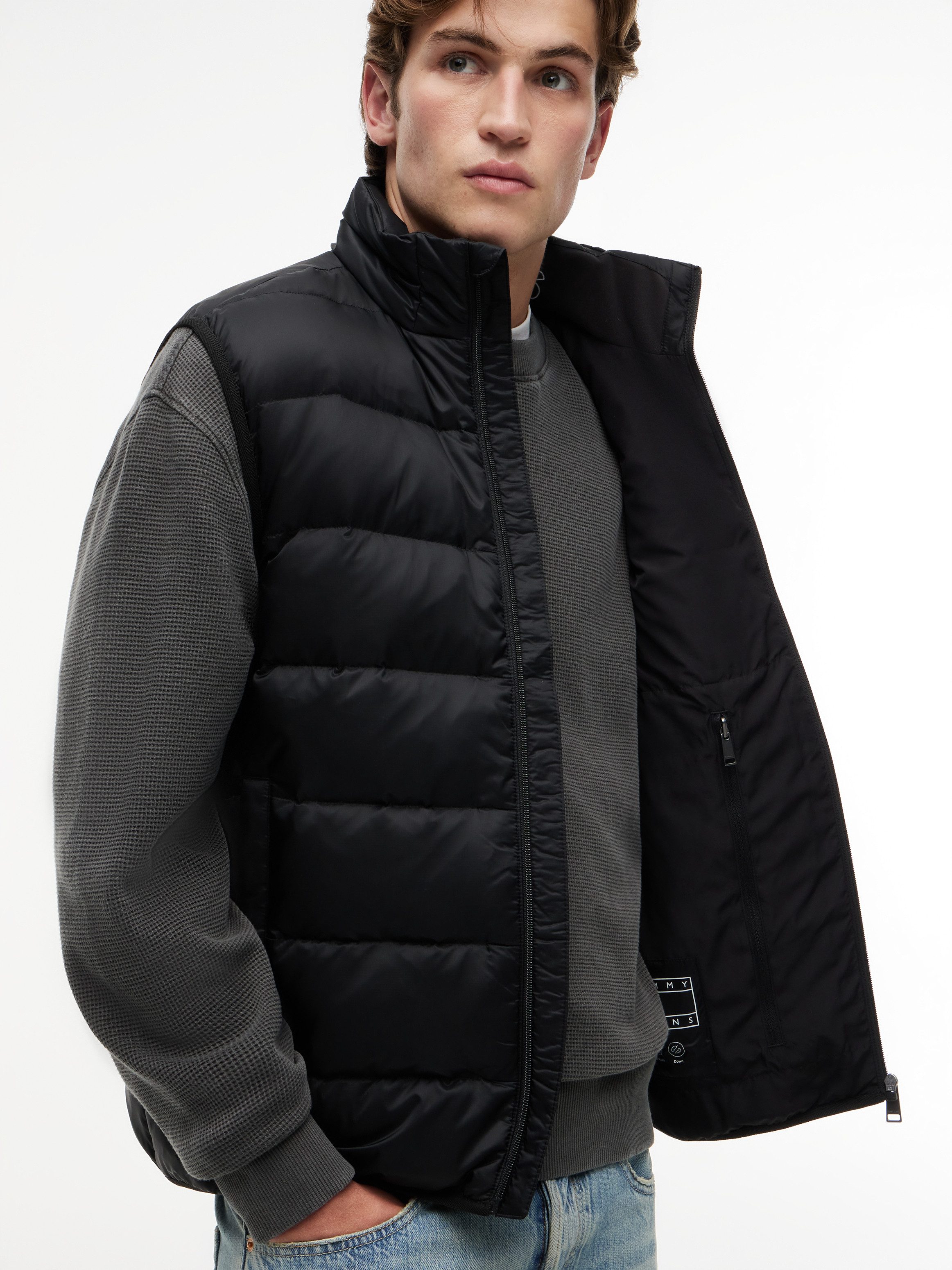 Tommy Jeans Daunenweste TJM LIGHT DOWN PACKABLE VEST Regular fit mit Stehkragen