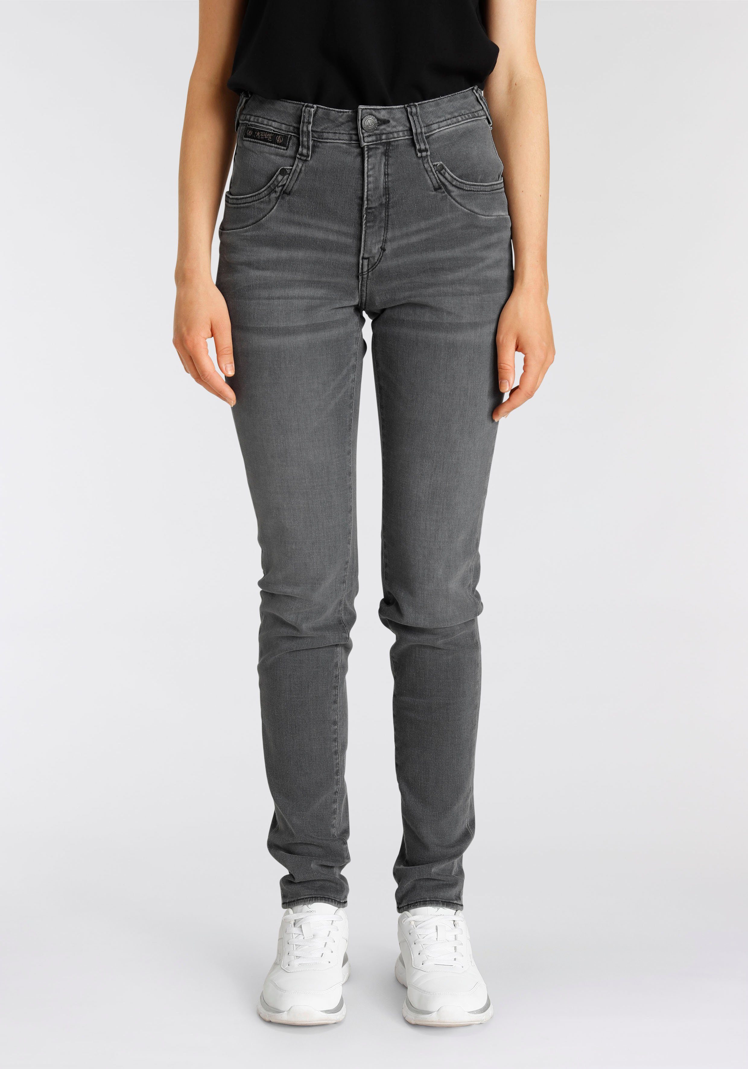 Herrlicher High-waist-Jeans PIPER HI SLIM ORGANIC DENIM CASHMERE TOUCH umweltfreundlich  dank Kitotex Technologie, Besonderes Taschendesign mit Zierknöpfen und  figurstreckendem Beinverlauf