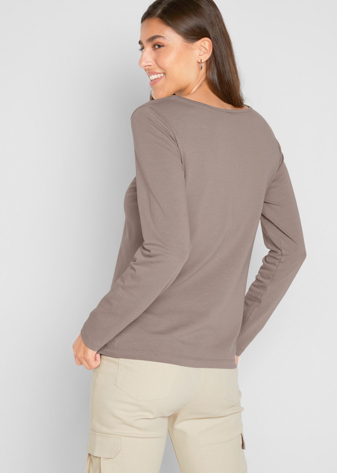 bonprix Langarmshirt (Packung, 2-tlg) Slim fit Passform, mit V-Ausschnitt, aus Baumwolle und Elasthan