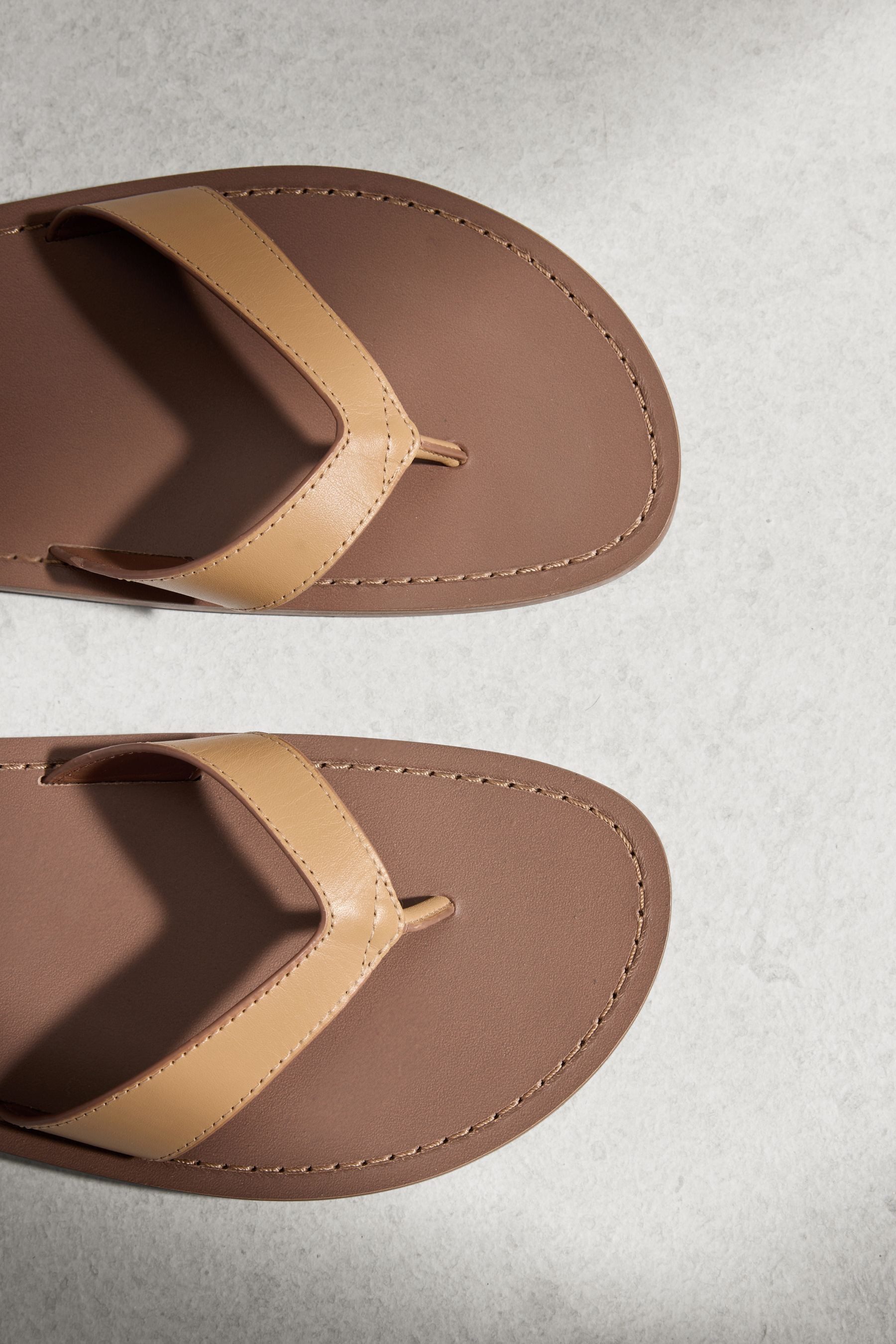 Next Zehentrenner-Sandalen mit Knöchelriemen Sandale (1-tlg)