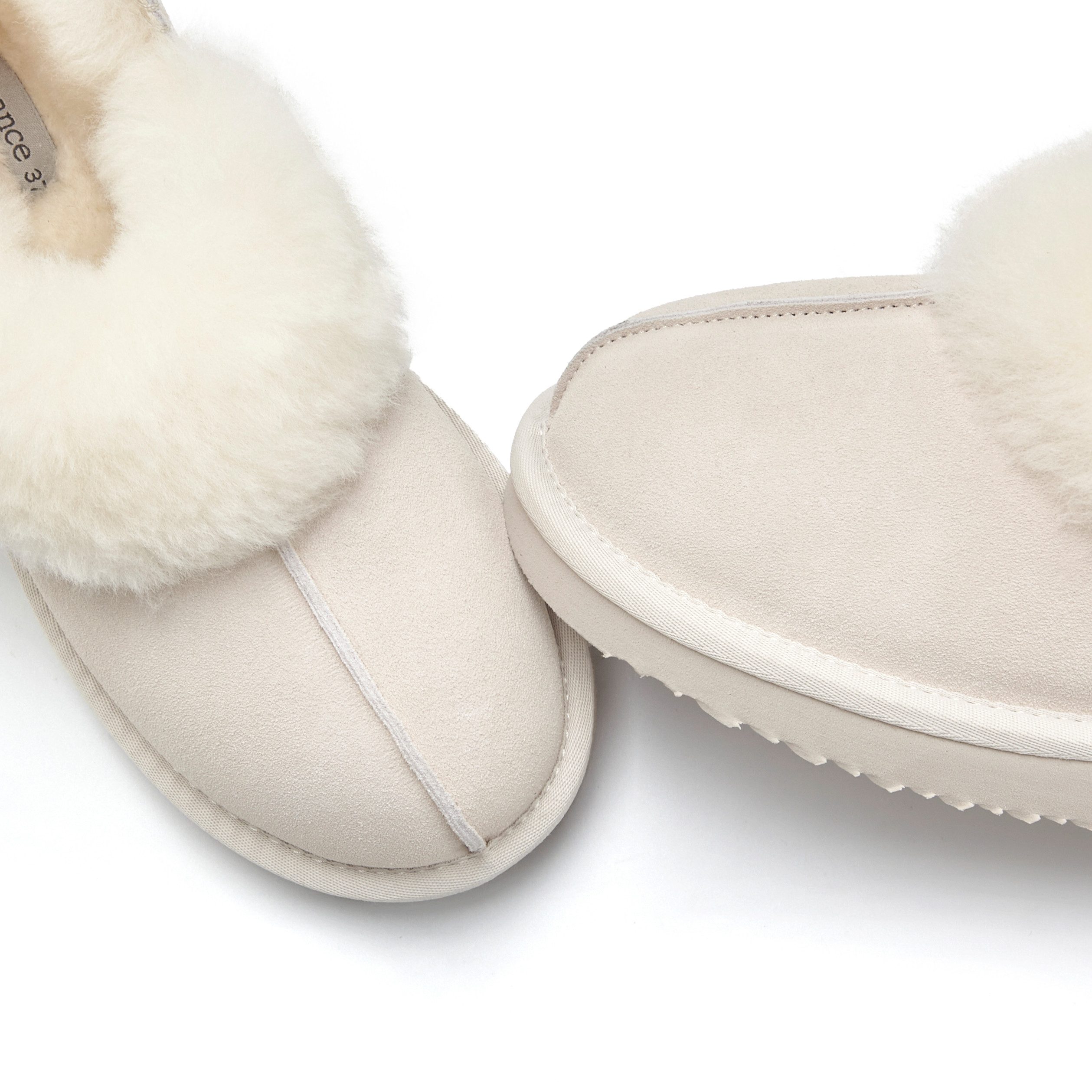 Vivance Dreams by Lascana Plüsch Hausschuh, Pantolette, Pantoffel, Homeslippers Hausschuh mit kuscheligem Lammfell aus Leder – Bild 4 von 5