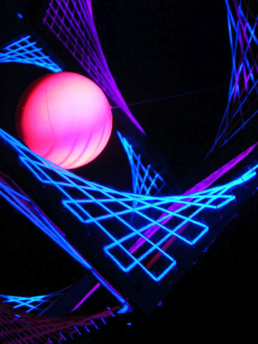 PSYWORK Dekoobjekt Schwarzlicht 3D StringArt Fadendeko Würfel "Pink Shadow", 40cm, UV-aktiv, leuchtet unter Schwarzlicht