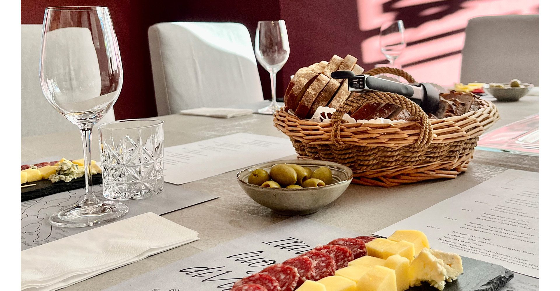 Jochen Schweizer Erlebnisgutschein Wein & Käse Abend München, Wein trifft Käse: Genussreise für die Sinne