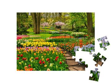 puzzleYOU Puzzle Bunter Tulpengarten unter Bäumen, 48 Puzzleteile, puzzleYOU-Kollektionen Flora, Parks, Garten, Blumen, Pflanzen