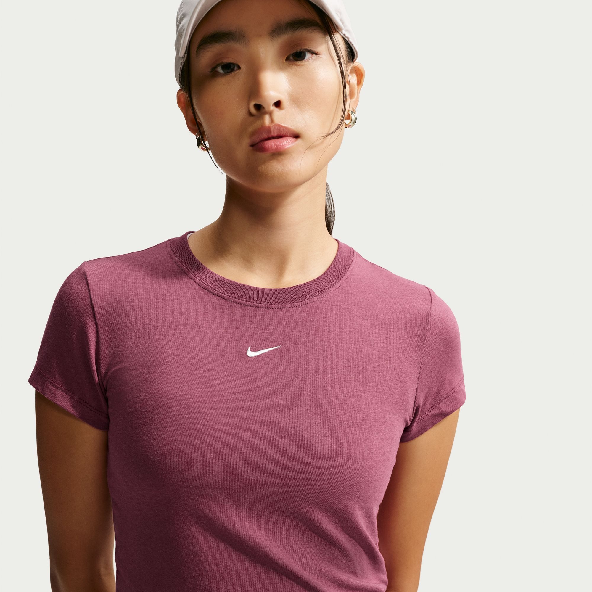 Nike Sportswear T-Shirt W NSW NK CHLL KNT MD CRP mit Rundhalsausschnitt, Kurzarm, aus Jersey, lockerer Schnitt