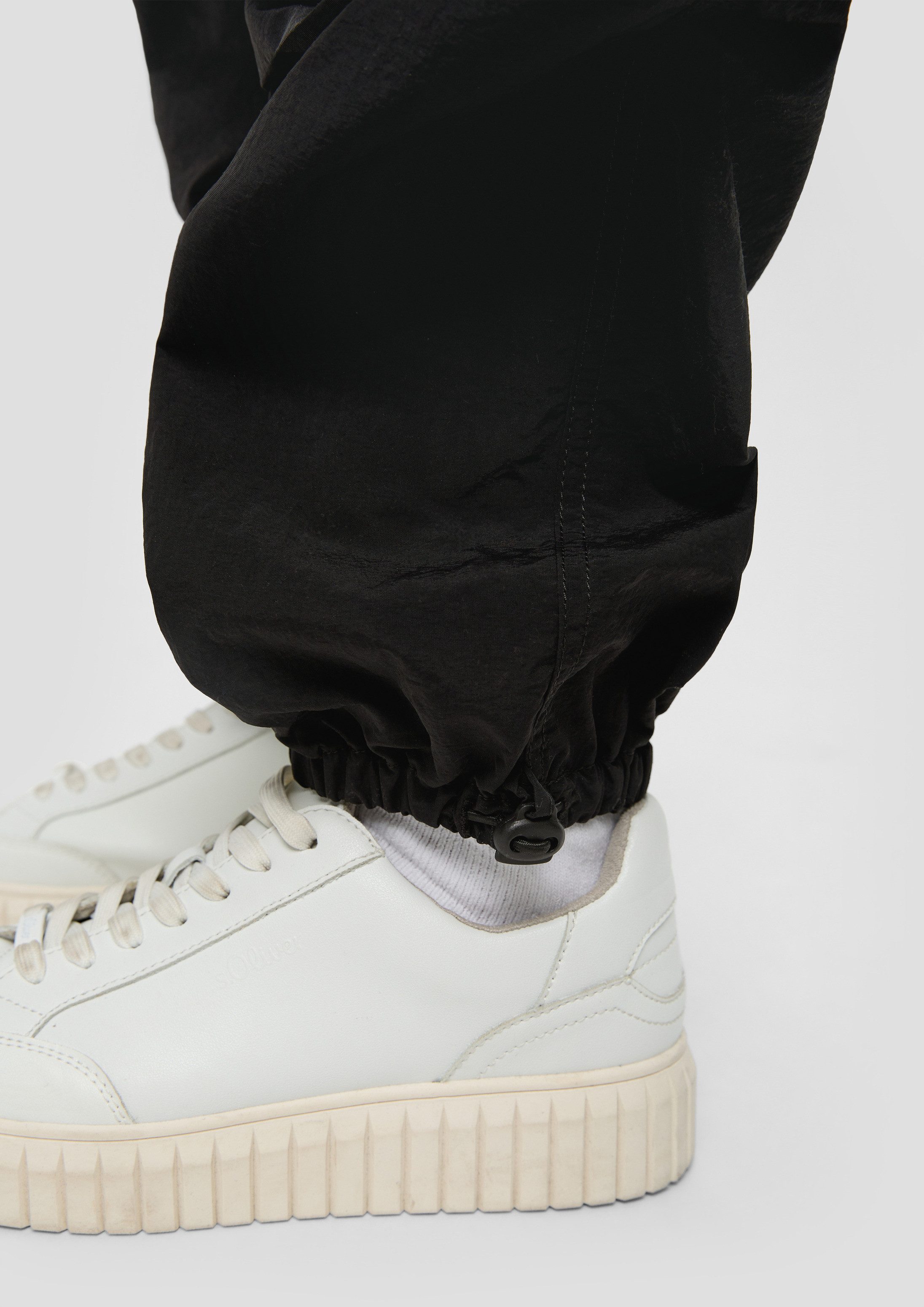 s.Oliver Chinos Hose Parachute-Hose mit Elastikbund – Bild 3 von 4