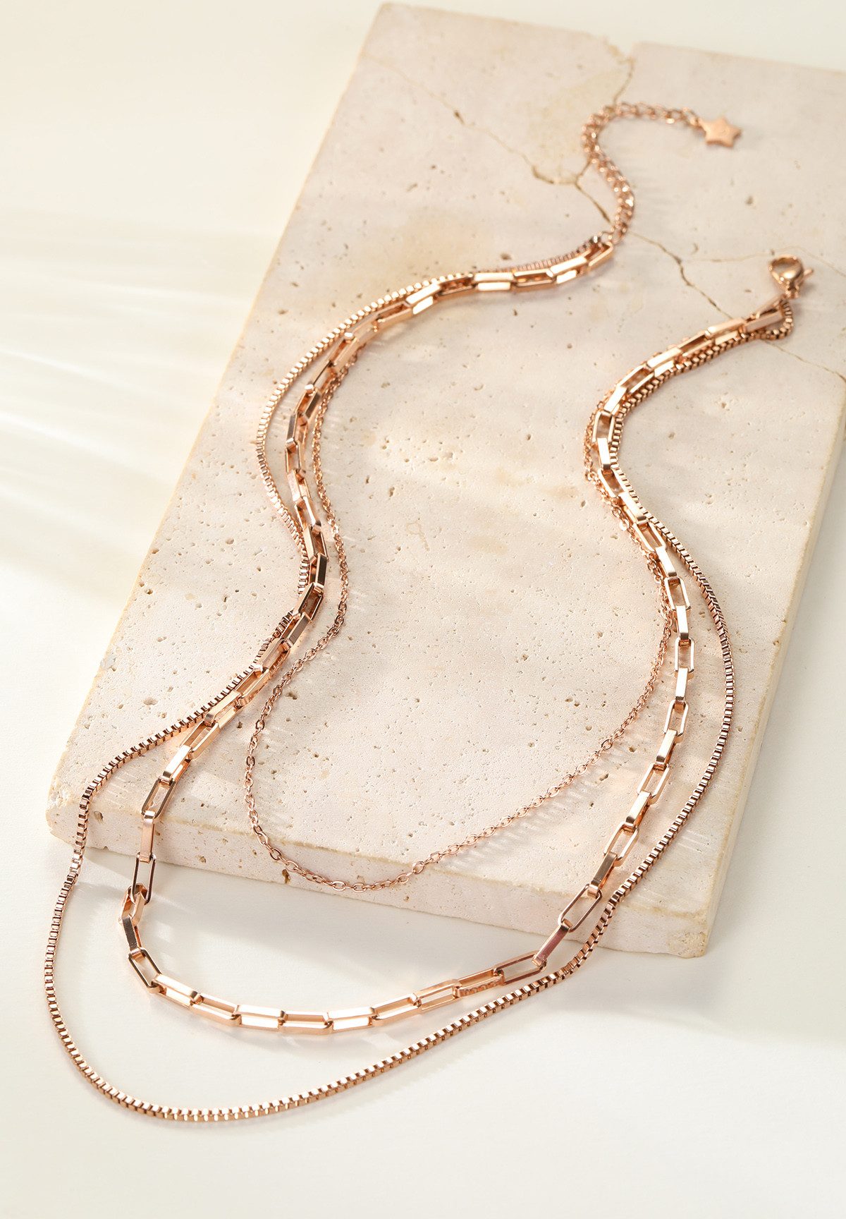 Hey Happiness Statementkette Triple Chic Geo, Damen Layer Gliederkette, Rolo, Paper Clip und Kasten Dreifach-Layer-Kette, wasserfest