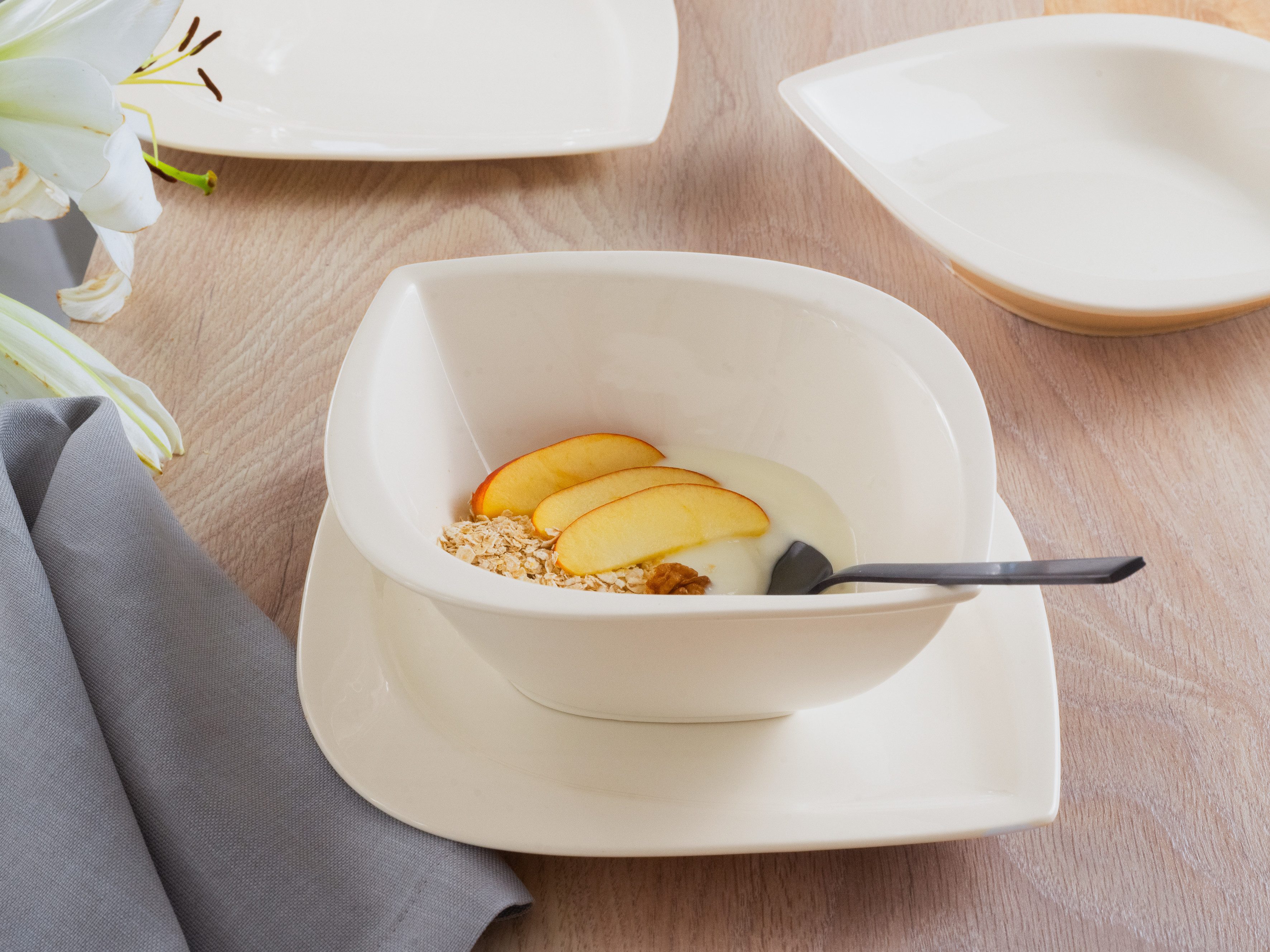 CreaTable Tafelservice Melbourne (12-tlg), 4 Personen, Porzellan, blattförmiger Charakter mit extra großer Essfläche