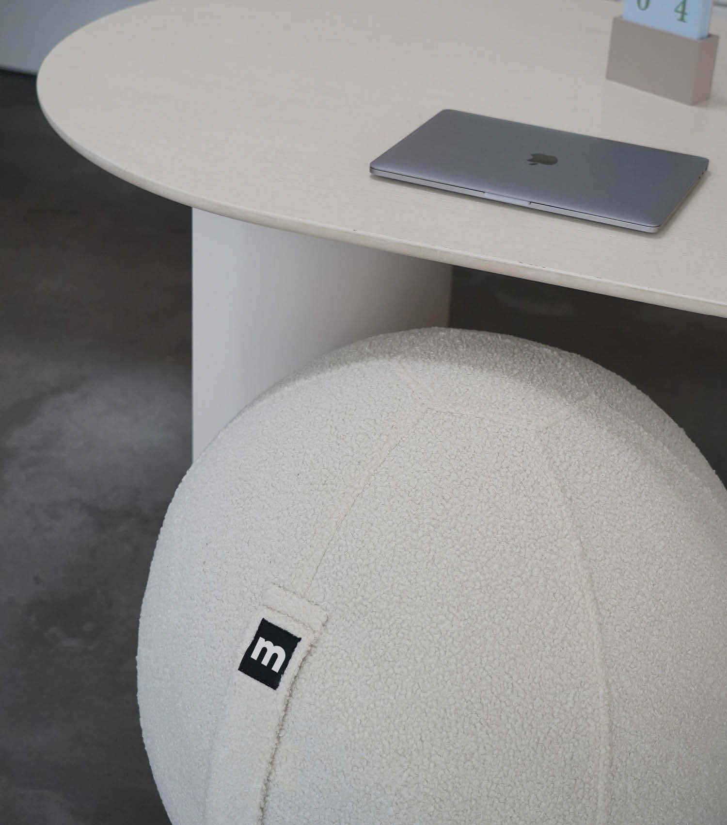 mokebo Sitzball Der Runde (mit Stoffbezug), Made in Germany, ergonomischer Hocker, Büro, Homeoffice in Grau