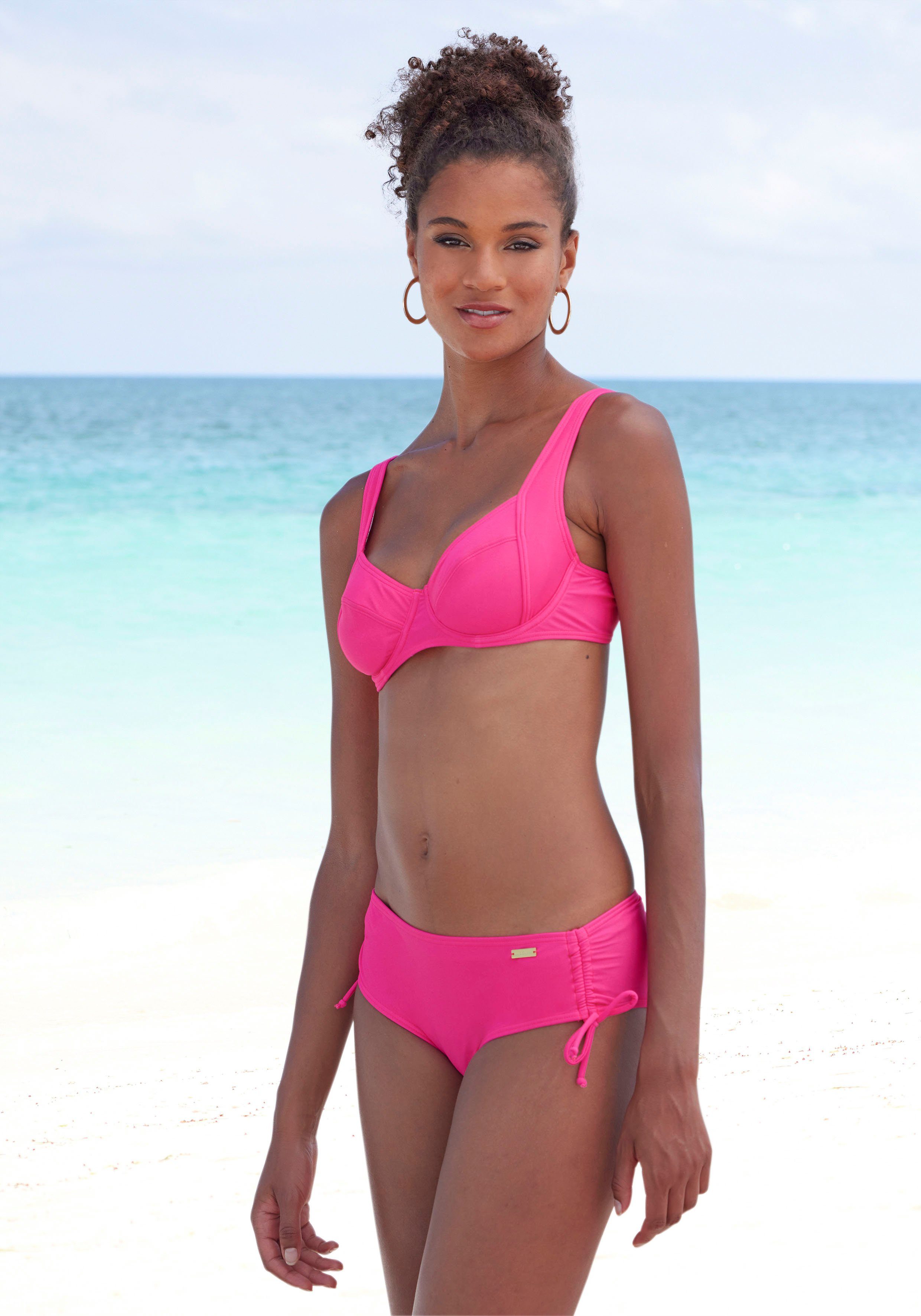 LASCANA Bikini-Hose Lolo in höherer Schnitform mehr