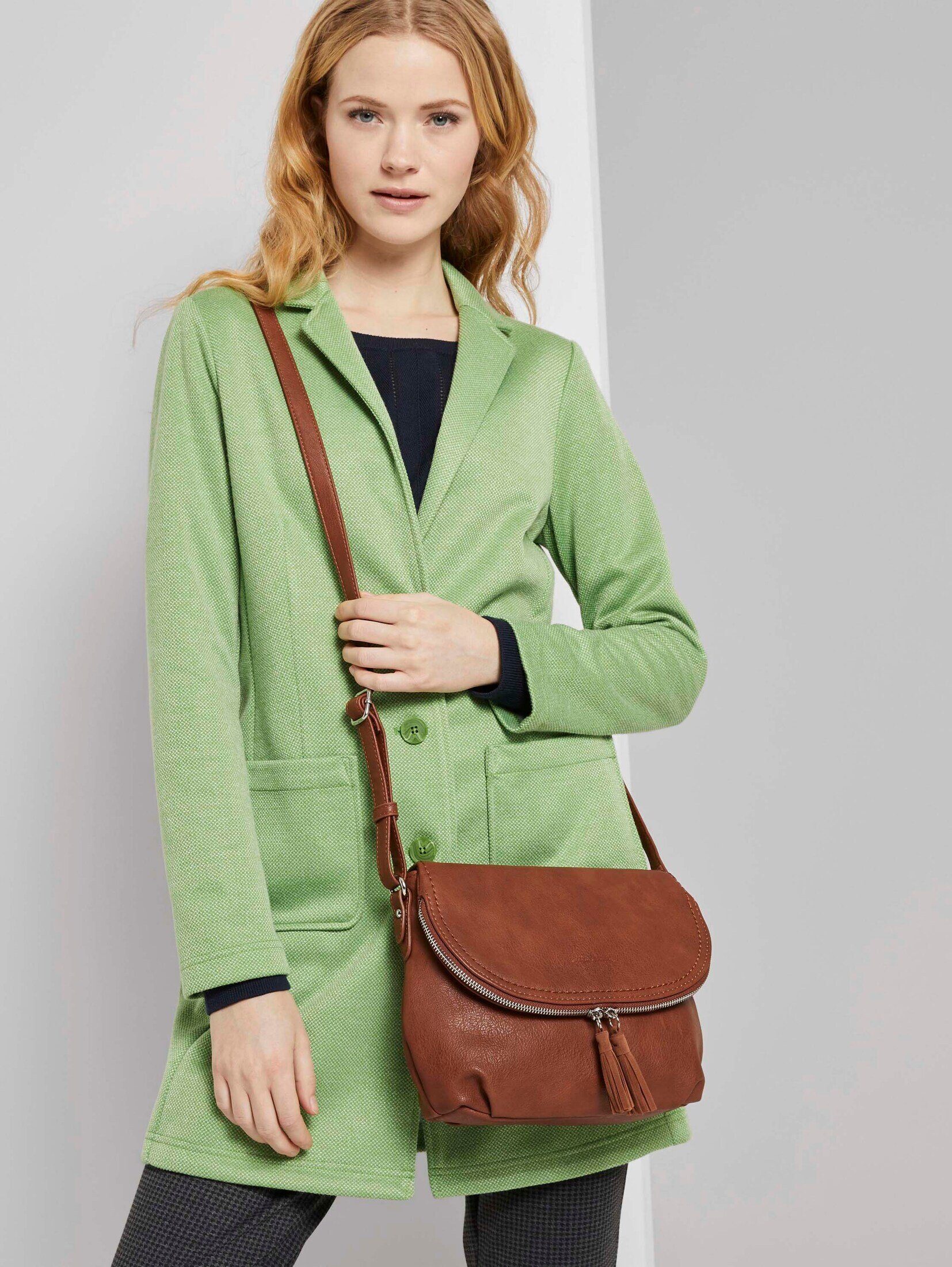 TOM TAILOR Umhängetasche "LARY", Crossbody Bag mit modischen Quasten am Zip günstig online kaufen
