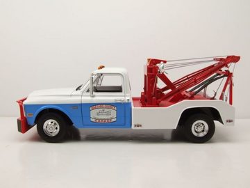 GREENLIGHT collectibles Modellauto Chevrolet C-30 Dually Wrecker 1969 Hazzard County Garage Abschlepper, Maßstab 1:18