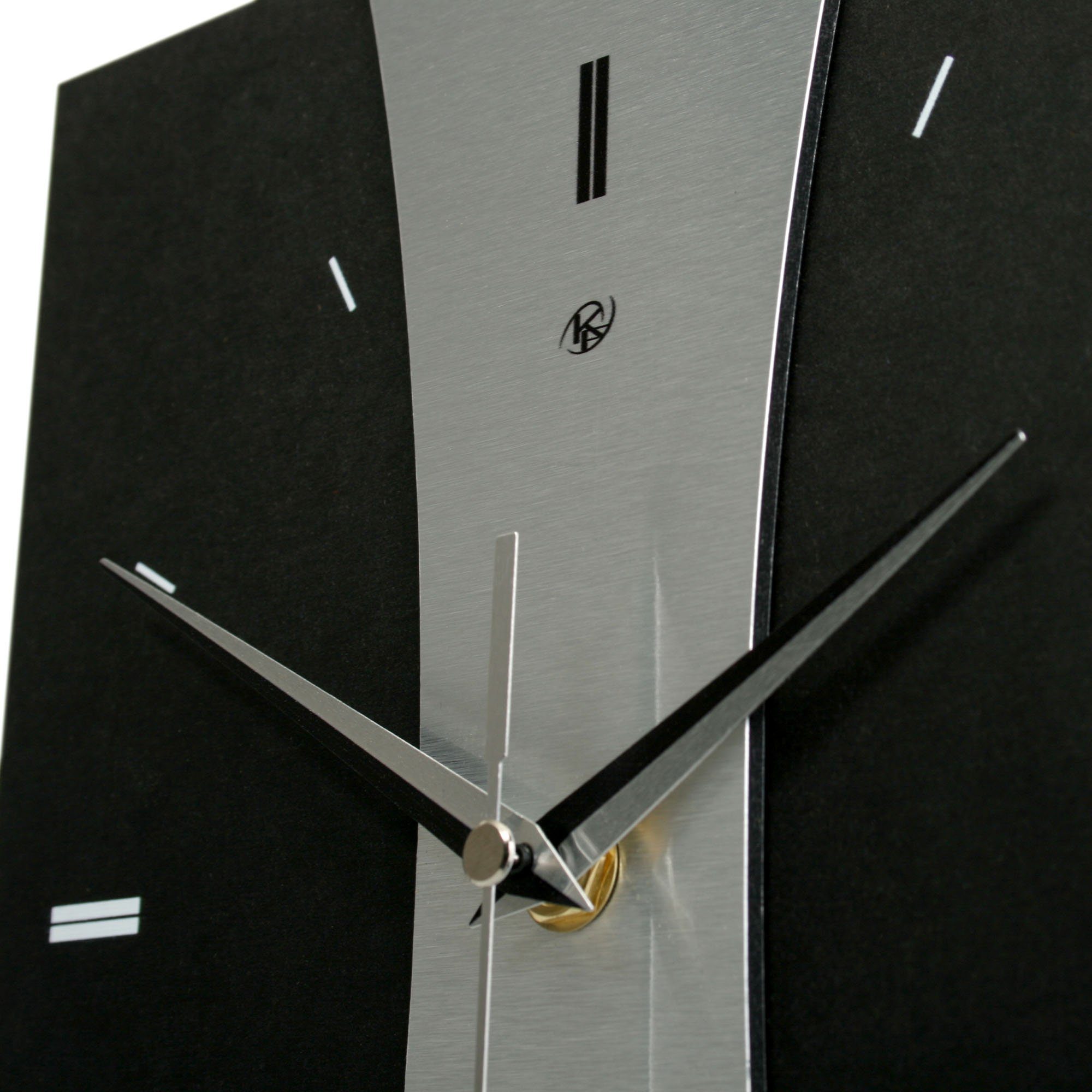 Kreative Feder Standuhr Designer-Standuhr „Stripe“ aus Holz ohne Ticken, Tisch-Standuhr aus MDF in modernem Look mit exklusiver Applikation