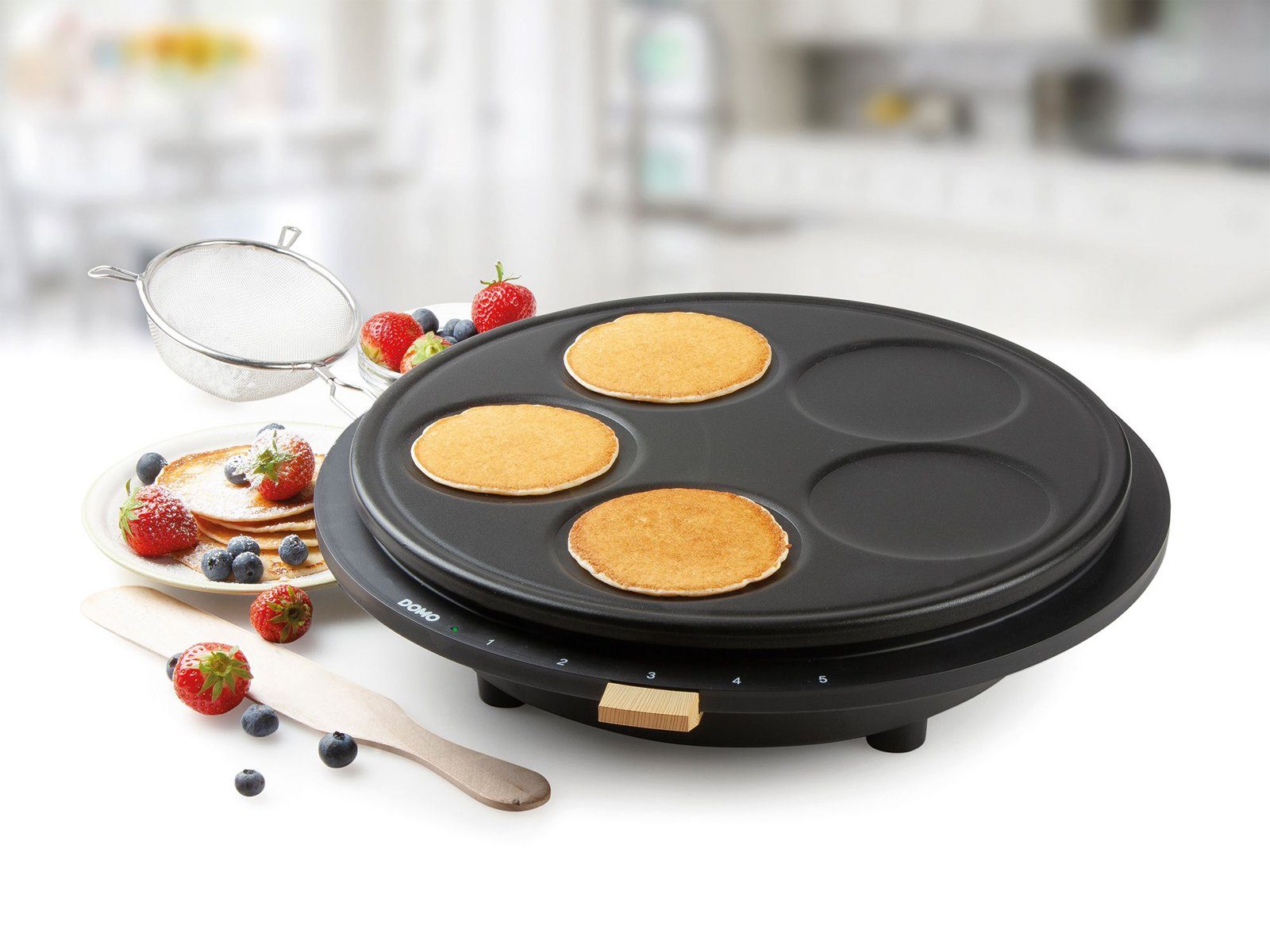 Domo Crêpesmaker, 1500 W, Ø 38 cm, 1 Pancake groß, 5 süße Pfannkuchen  selber machen Crepes-Eisen Creperie, Pancake maker mit Antihaftbeschichtung  für leichte Reinigung