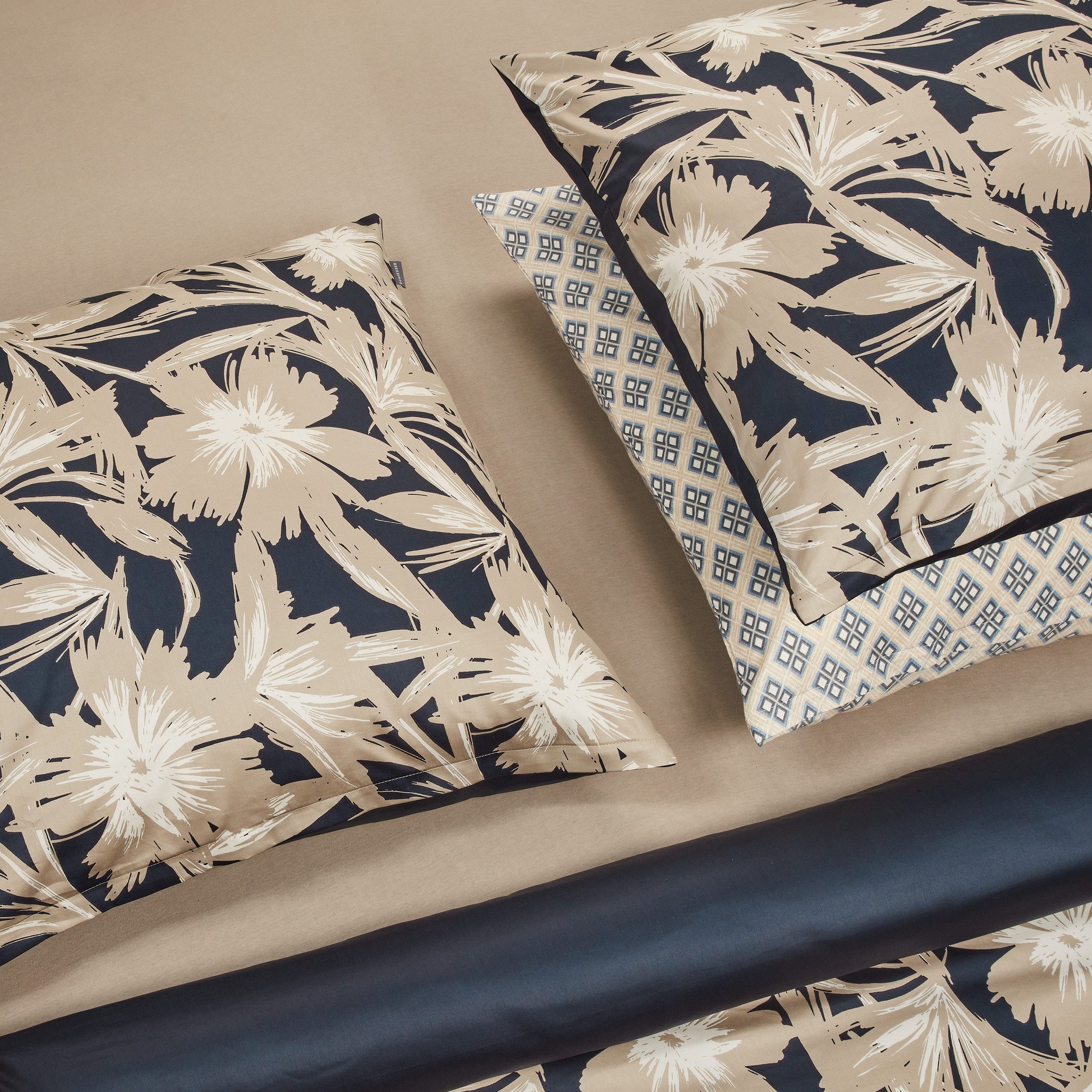 Schiesser Wendebettwäsche Artistic aus weichem Baumwoll-Satin mit floralem Muster, Satin, 2 teilig, Made in Green