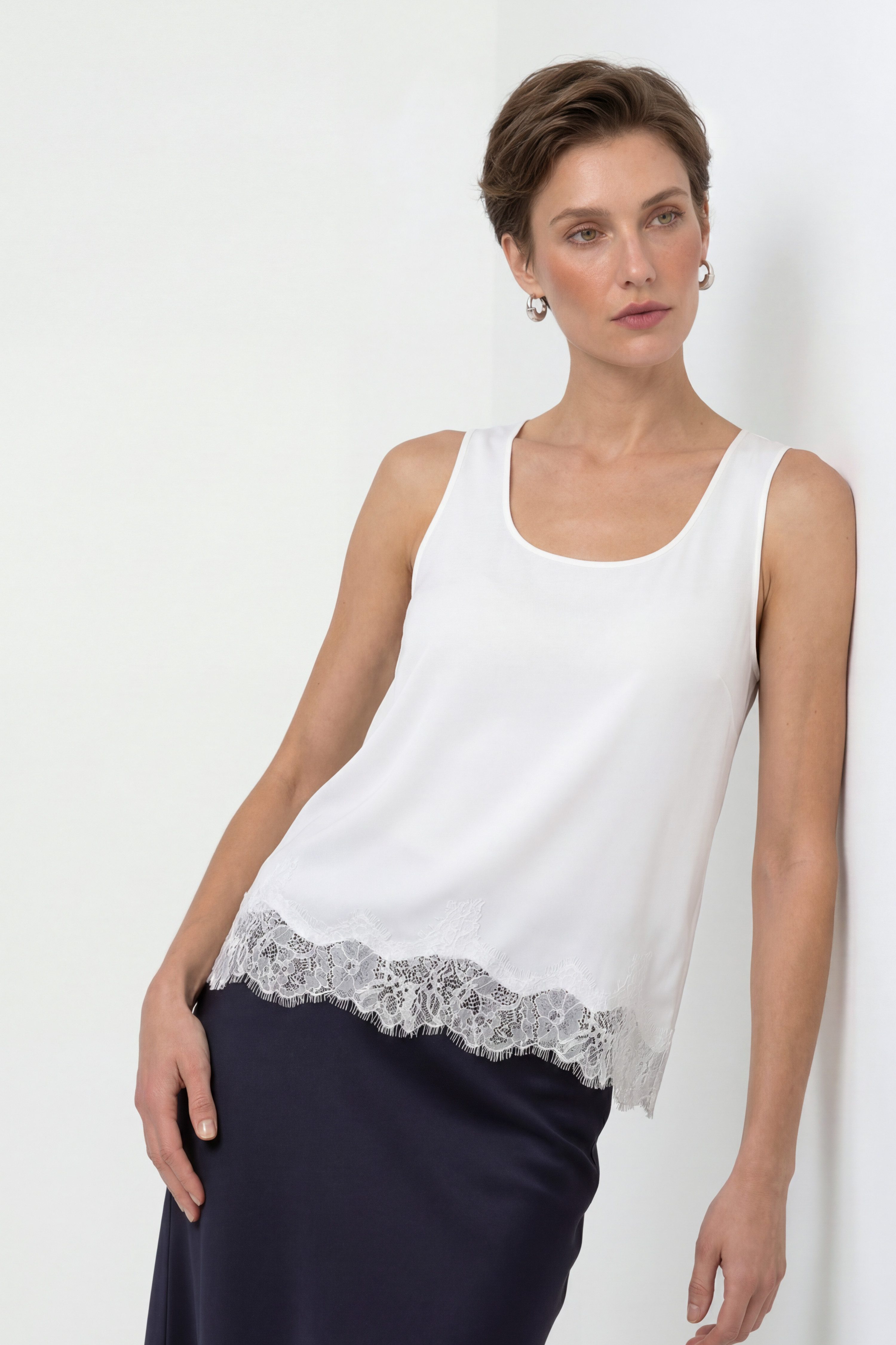 RICHROYAL Shirttop mit Spitzenbesatz am Saum, edle Satin-Optik – Bild 2 von 5