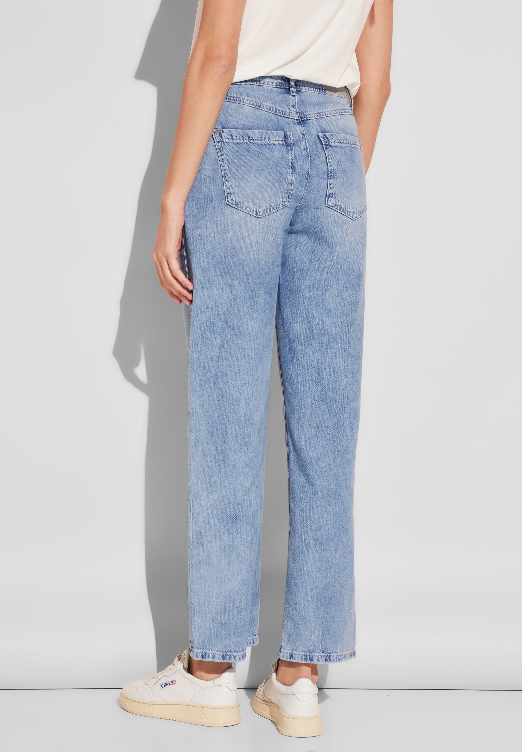 STREET ONE High-waist-Jeans in hellblauer Waschung günstig online kaufen
