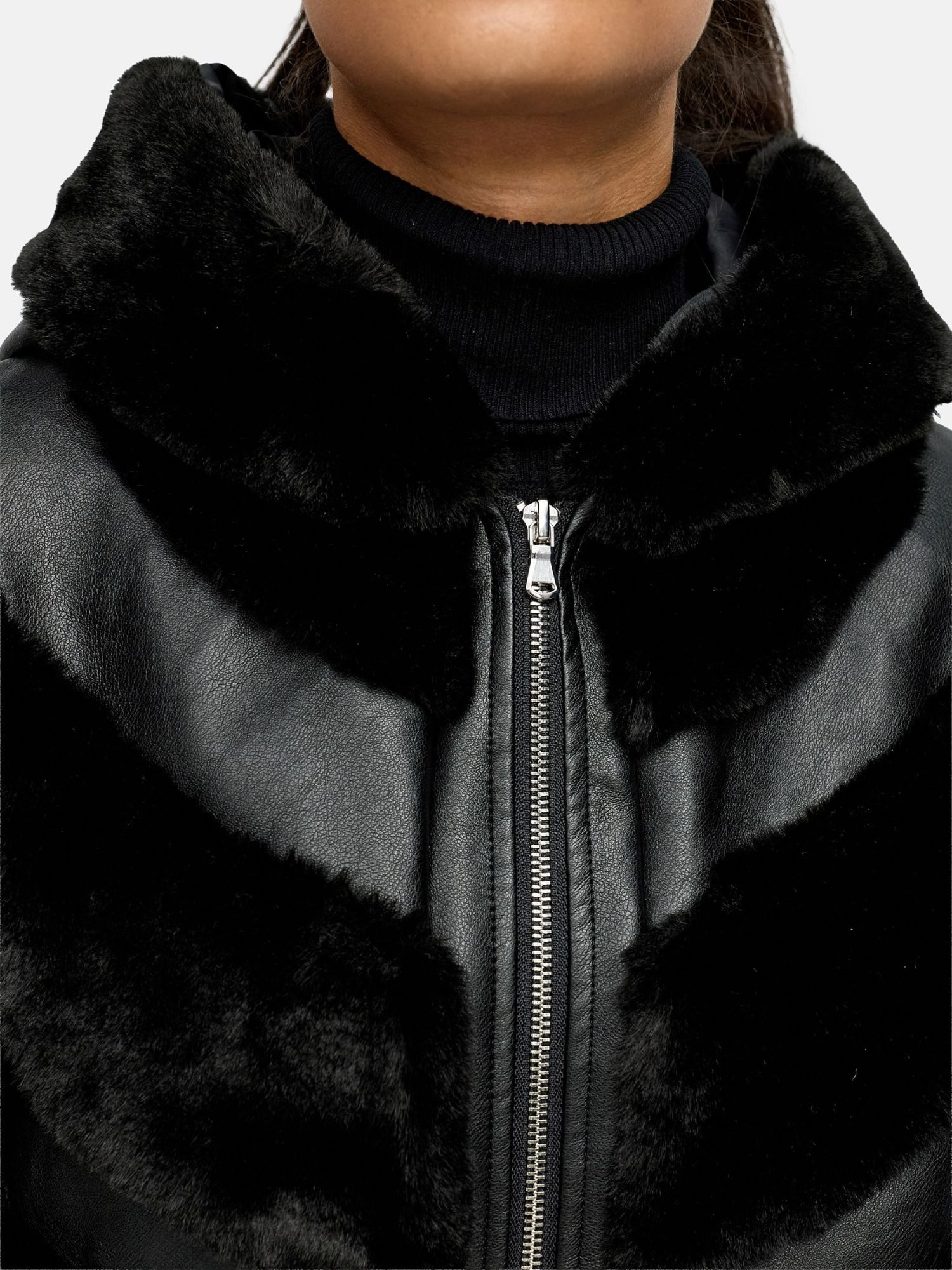 Tazzio Winterjacke F803 mit Kapuze, im Bomber-Style & Fell-Streifen-Look – Bild 4 von 5