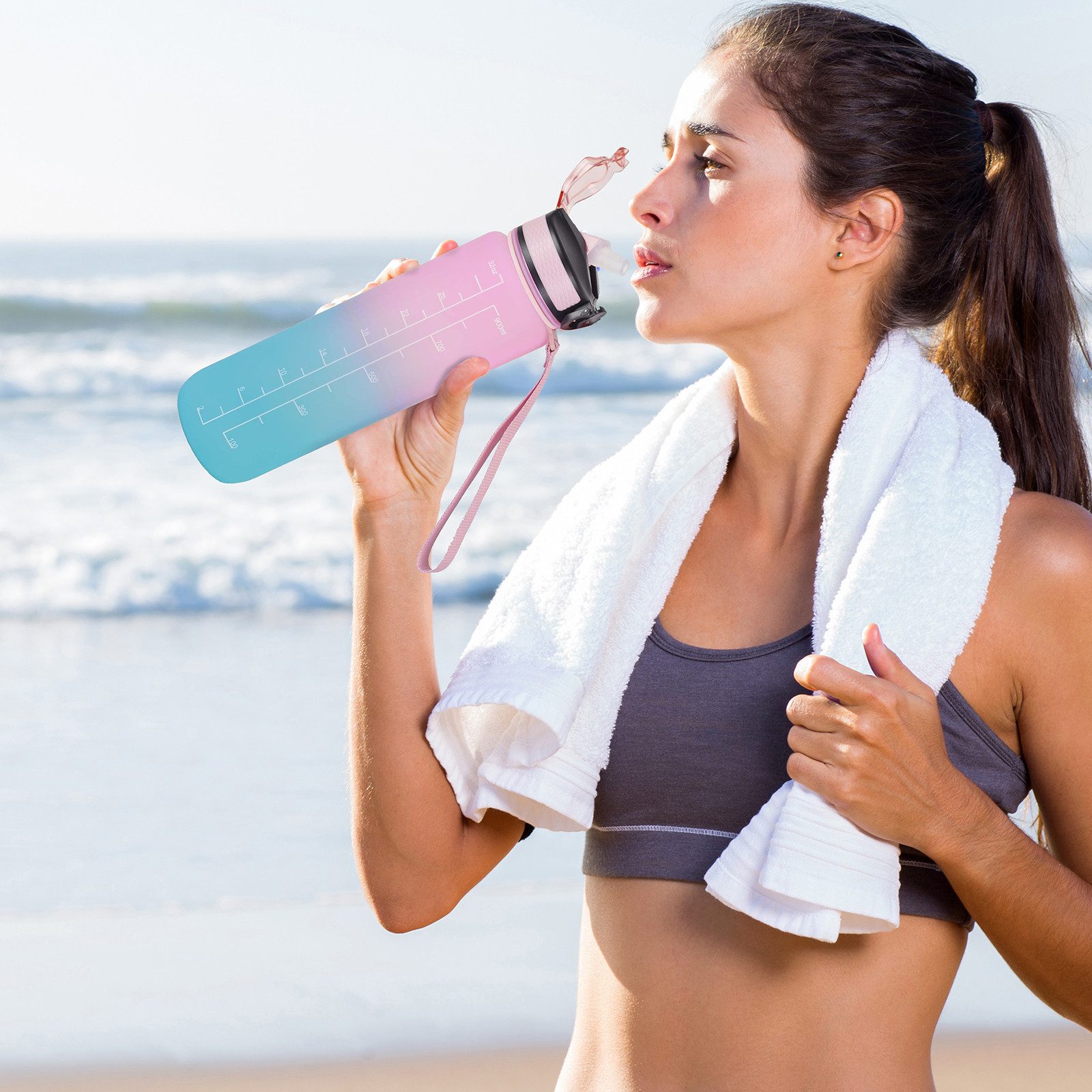 CALIYO Trinkflasche 1 Liter Sport-Wasserflasche mit Strohhalm und Zeitmarkierungen, Auslaufsichere Tritan-Trinkflasche, BPA-frei für Sportart