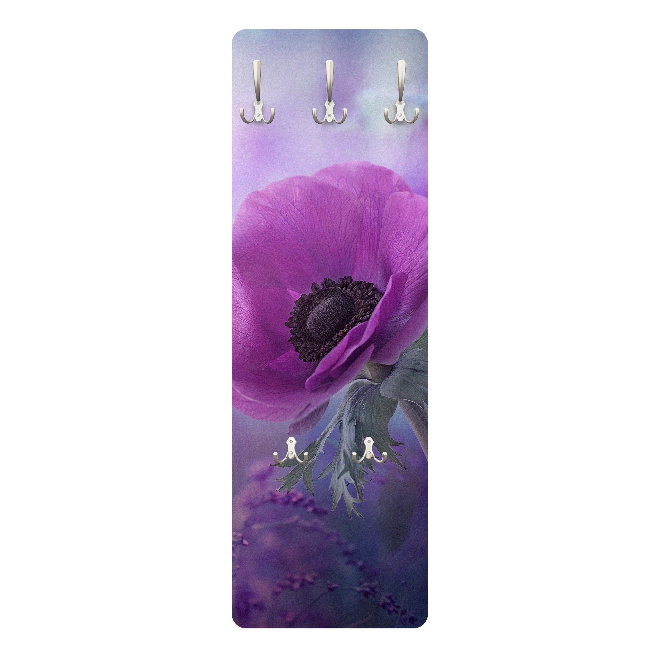 Bilderdepot24 Garderobenpaneel violett Blumen Floral Anemonenblüte in Violett Design (ausgefallenes Flur Wandpaneel mit Garderobenhaken Kleiderhaken hängend), moderne Wandgarderobe - Flurgarderobe im schmalen Hakenpaneel Design