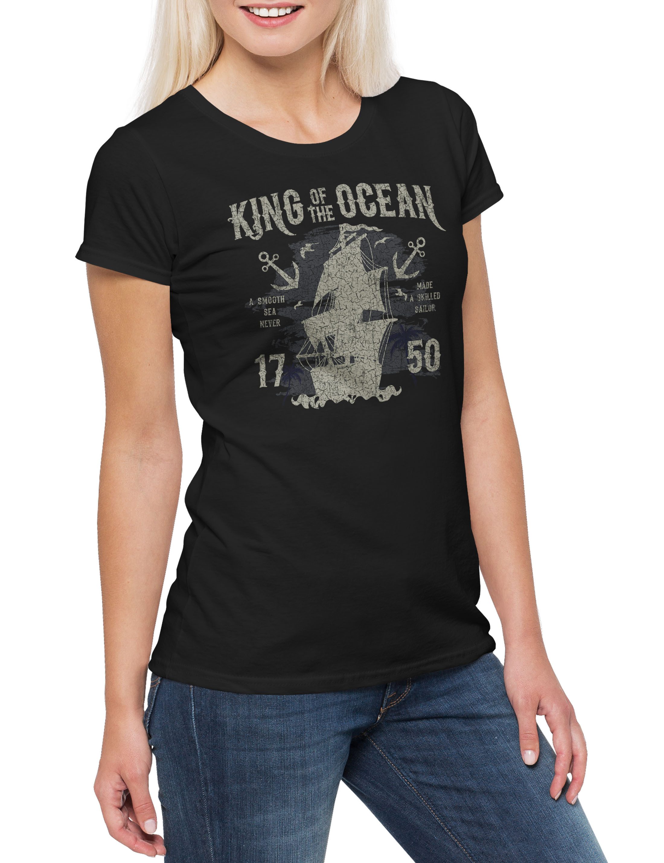 Urban Backwoods Print-Shirt King Of The Ocean Damen T-Shirt Sailor 1750 Segler Segeln Matrose (1-tlg) Skipper Segelboot Sailboat Sail