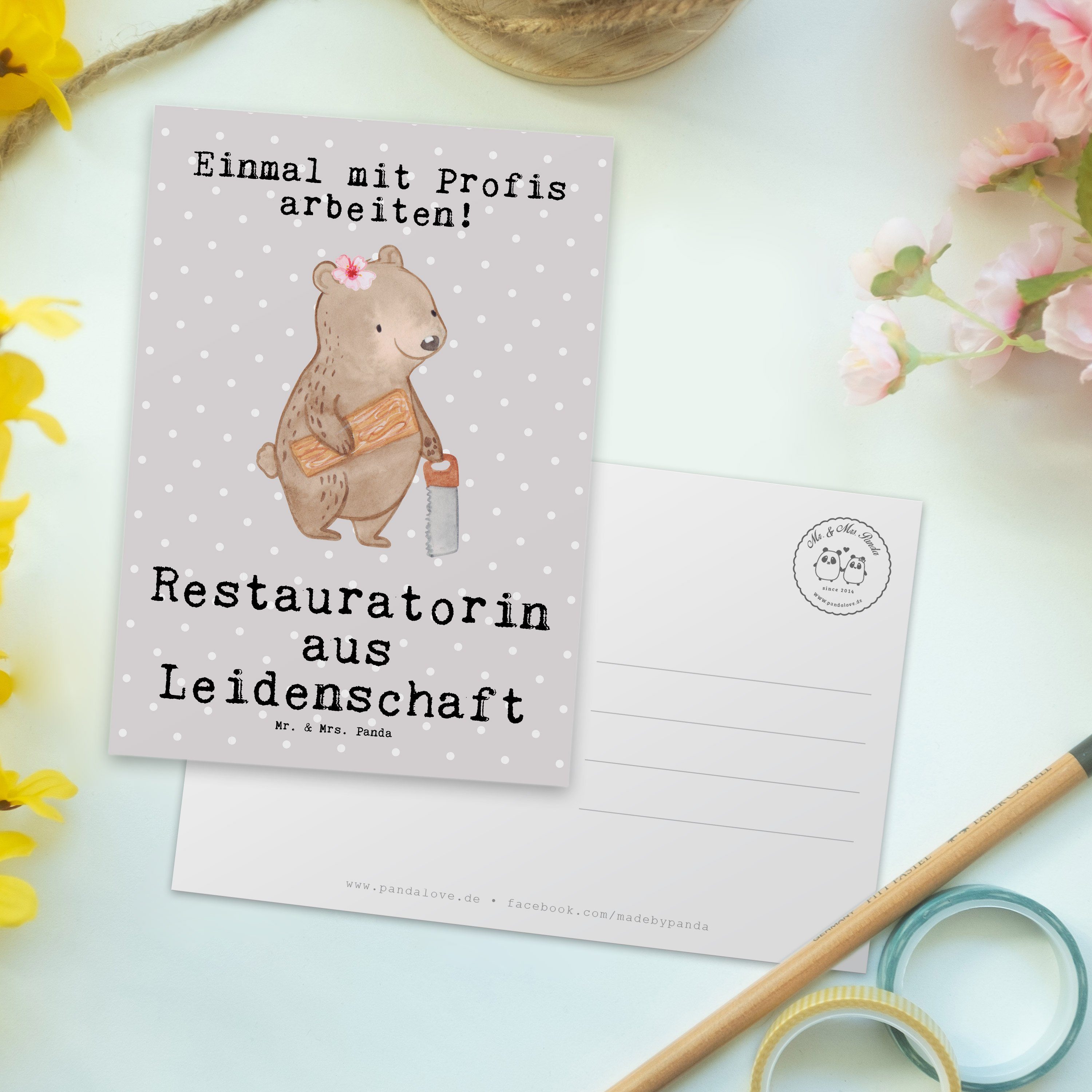 & Grau Pastell - Mr. Panda Geschenkkar Mrs. aus Restauratorin - Geschenk, Postkarte Leidenschaft