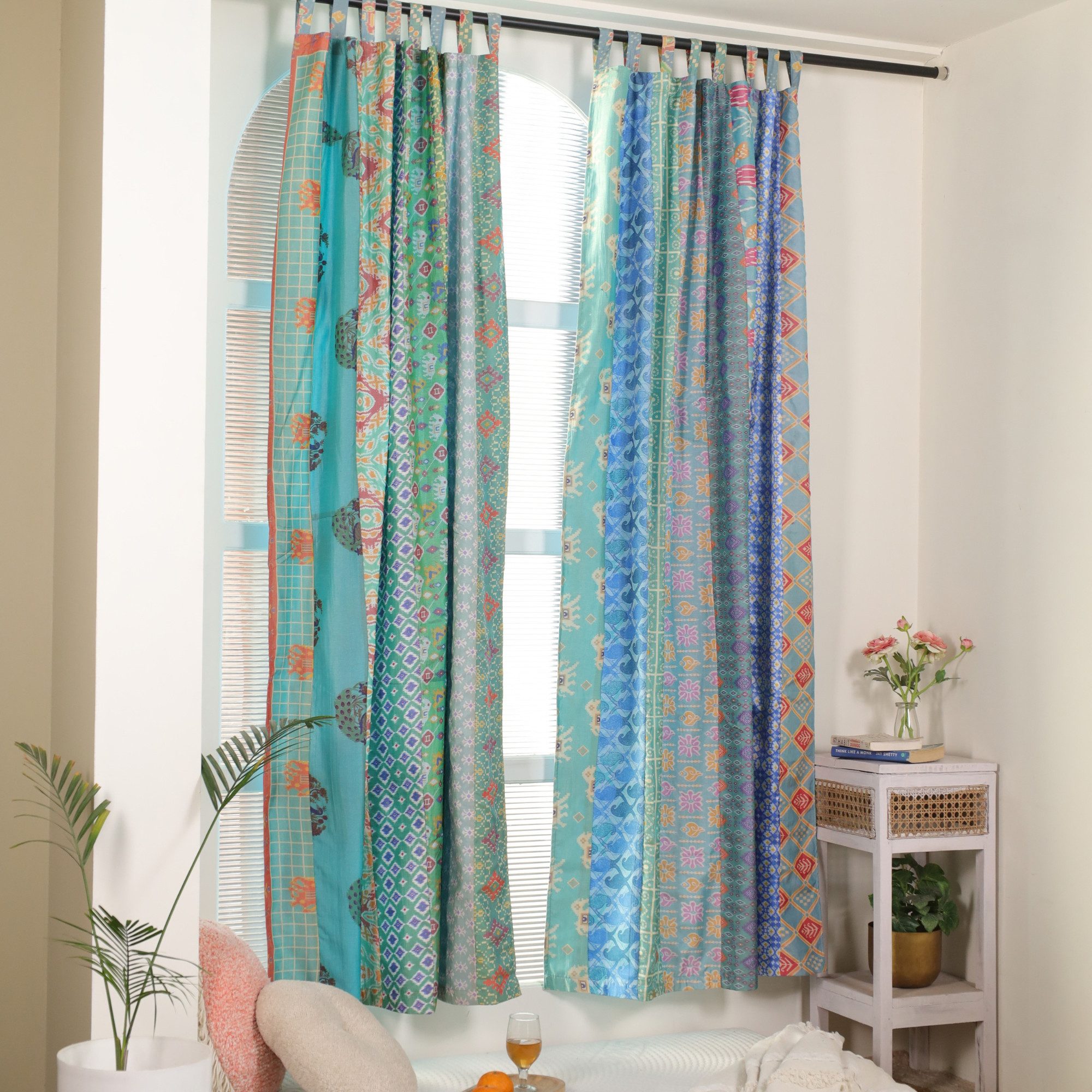 Karmandala Vorhang Boho- Stil aus Sari-Stoff Türkis 2er-Set Schlaufenschal blickdicht, Orientalisches Boho Gardinen Set Vorhang mit Aufhängeschlaufen