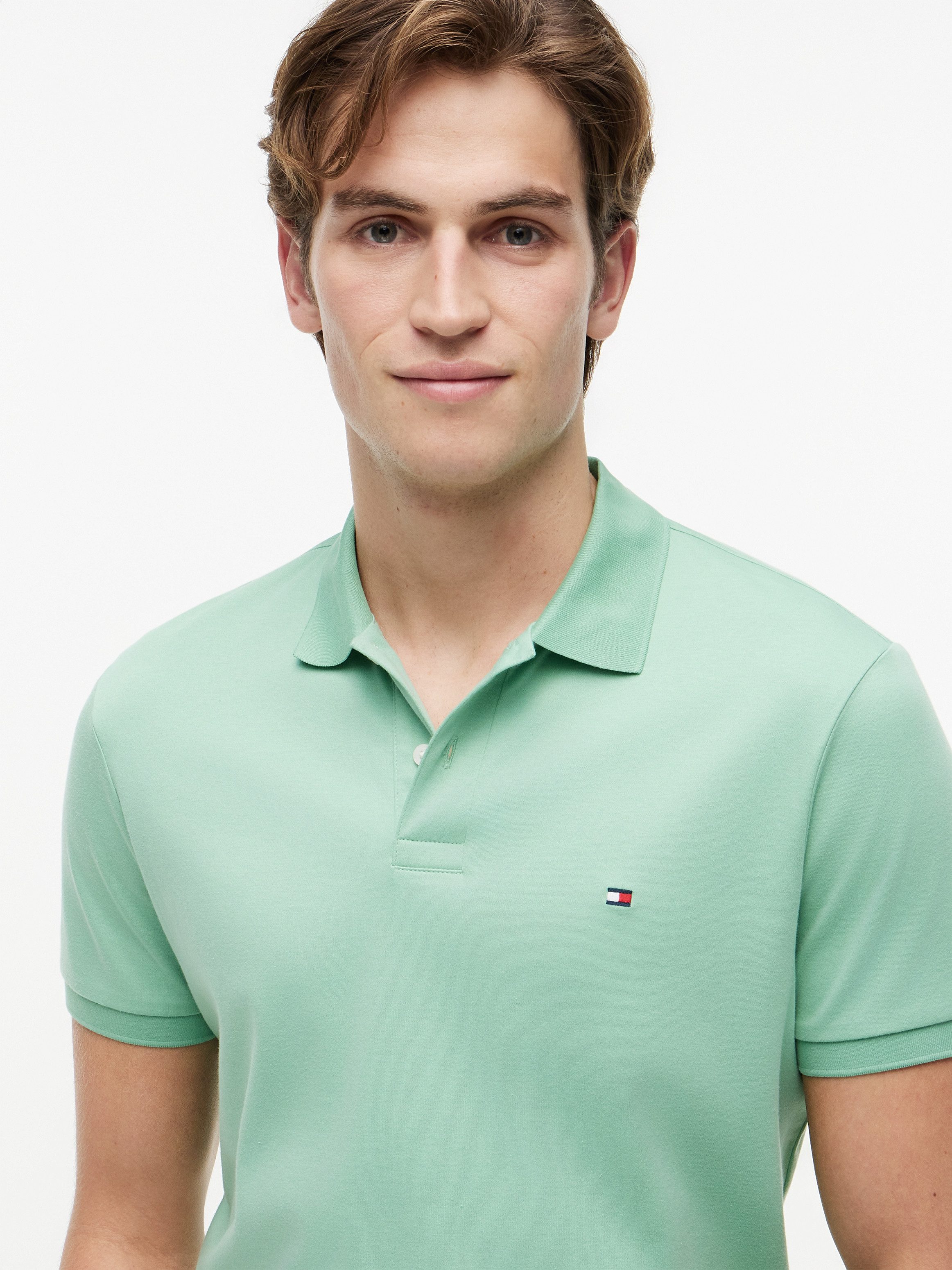 Tommy Hilfiger Poloshirt LIQUID COTTON REGULAR SEASONAL mit Logostickerei – Bild 3 von 5